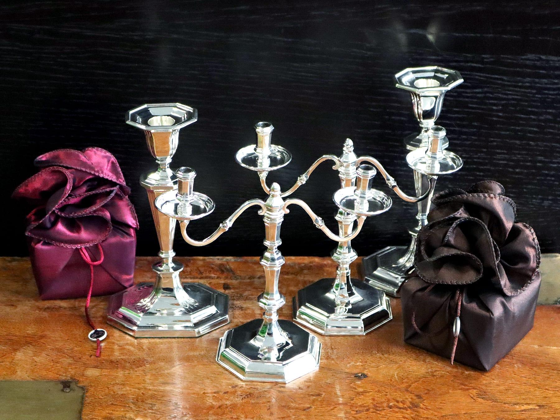 Candelabro a due luci in argento sterling in stile Giorgio I (1968) In condizioni ottime in vendita a Jesmond, Newcastle Upon Tyne