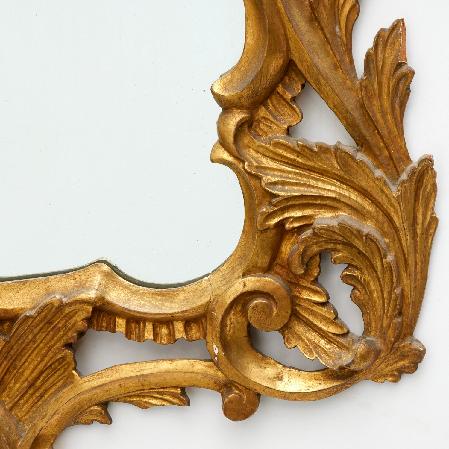 Vintage George III Style Carved Giltwood Wall Mirror In Fair Condition For Sale In Morristown, NJ