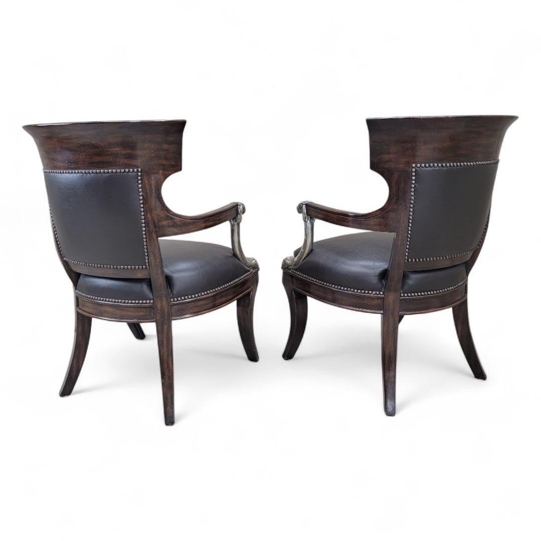 Vintage George IV English Regency Style Schwarzes Leder Stühle - Paar im Zustand „Gut“ im Angebot in Chicago, IL