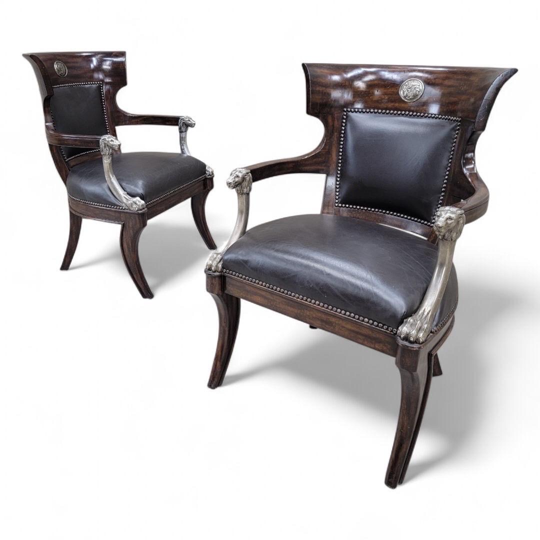 Vintage George IV English Regency Style Schwarzes Leder Stühle - Paar (20. Jahrhundert) im Angebot