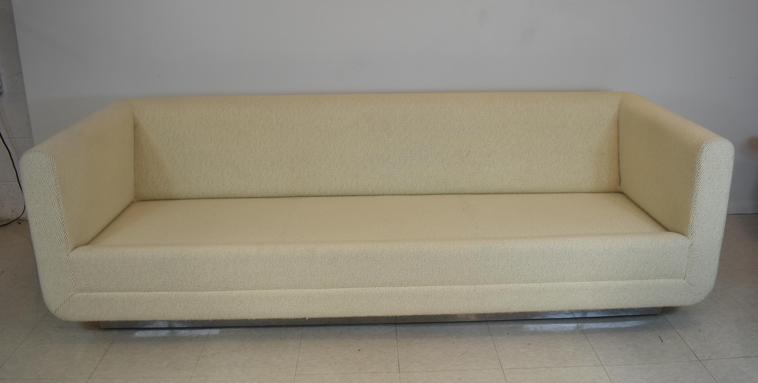 Vintage George Kasparian Cambridge II Three-Seat Sofa With Chrome Base In Good Condition In Toledo, OH