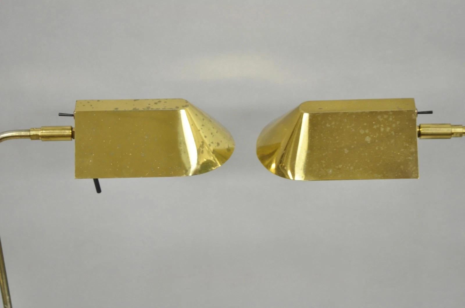 Sconosciuto Lampada da terra d'epoca George Kovacs con base a orbita in ottone del metà del secolo scorso - una coppia in vendita