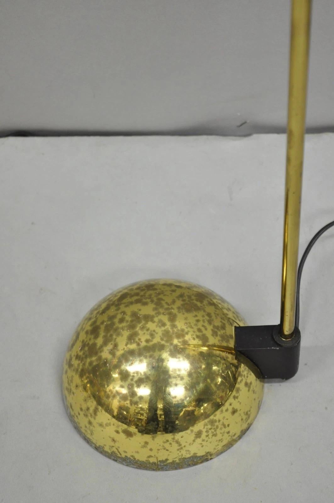 Lampada da terra d'epoca George Kovacs con base a orbita in ottone del metà del secolo scorso - una coppia in vendita 1