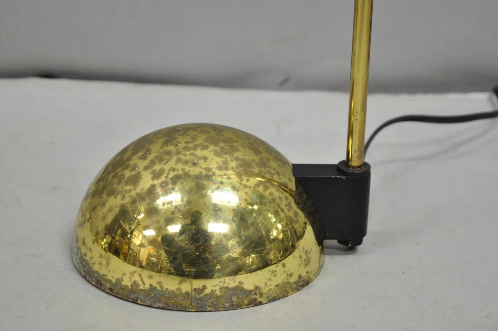 Lampada da terra d'epoca George Kovacs con base a orbita in ottone del metà del secolo scorso - una coppia in vendita 2