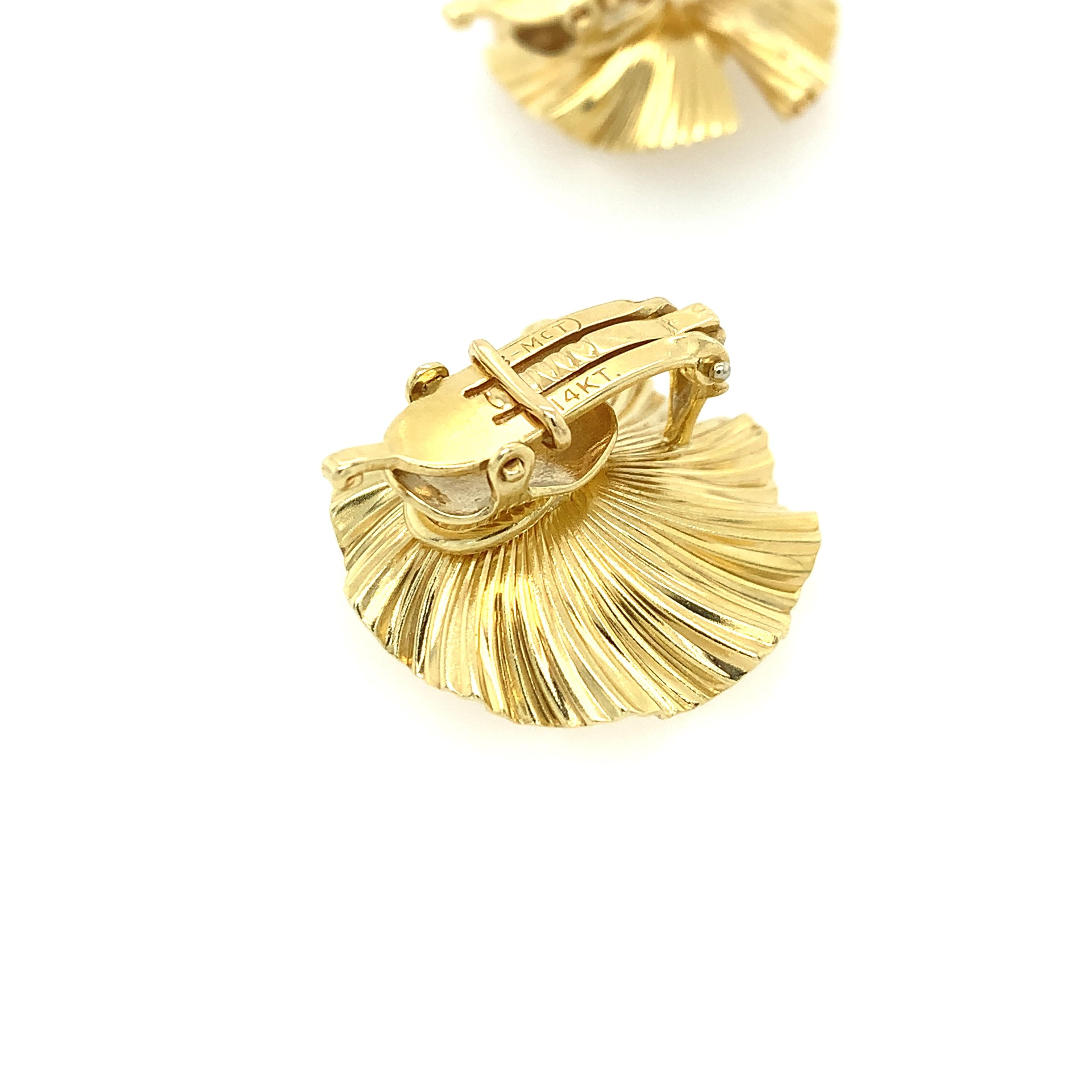 Modern Vintage George Schuler McTeigue Ruffled Flower Gold Clip-on Earrings For Sale