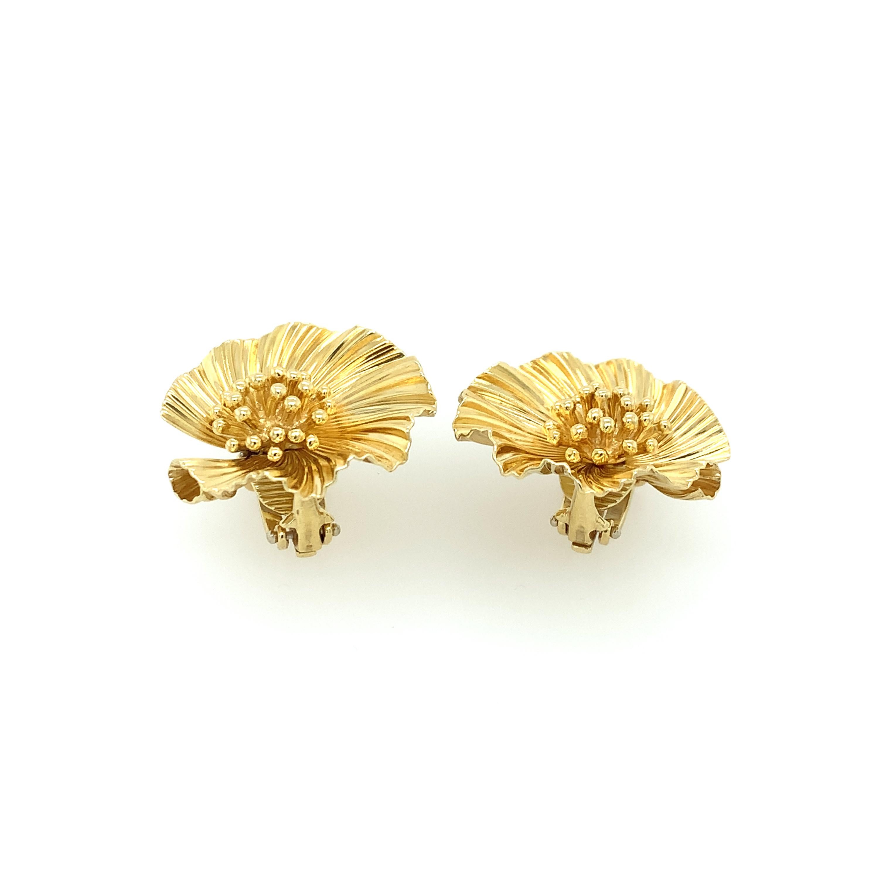 Women's or Men's Vintage George Schuler McTeigue Ruffled Flower Gold Clip-on Earrings For Sale