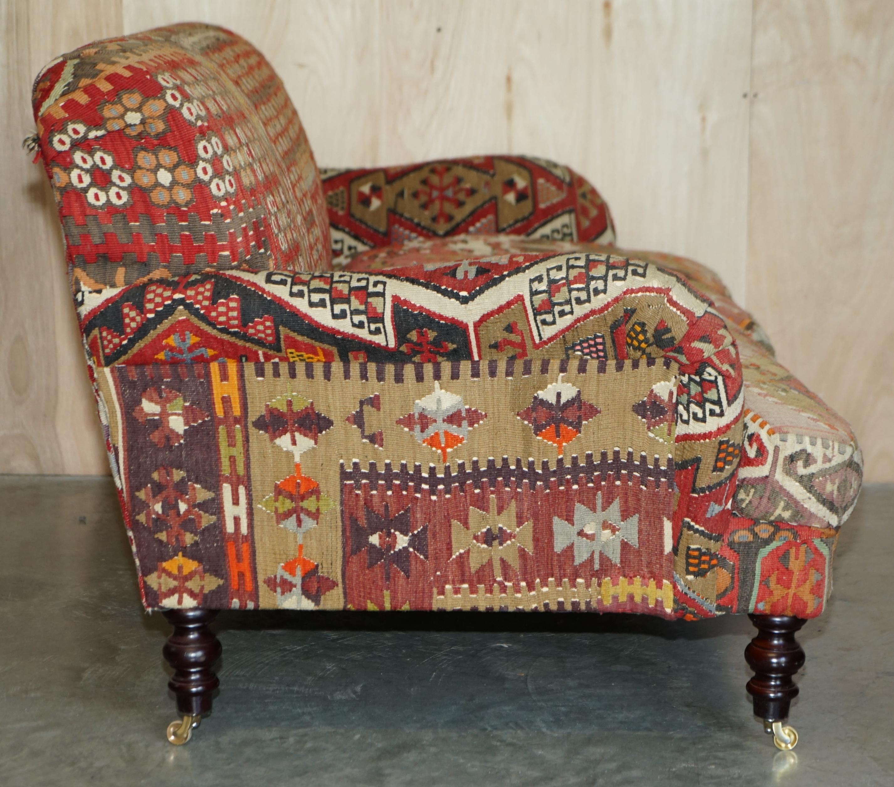Coussins tapissés Kilim vintage George Smith à trois places avec coussins en plumes de canapé en vente 11