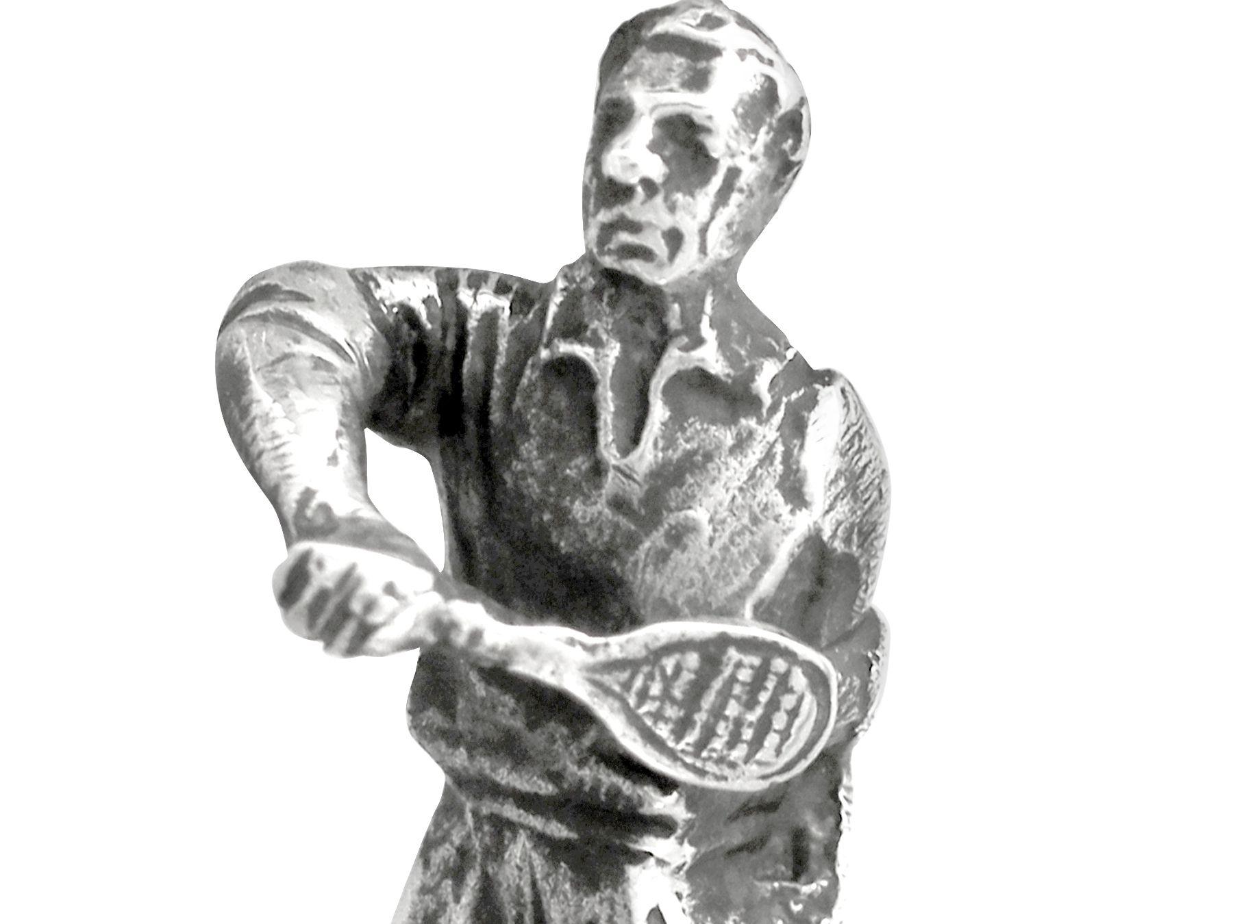 Vintage 1948 Sterlingsilber „Tennis“ Präsentationstrophäe aus Sterlingsilber (Silber) im Angebot
