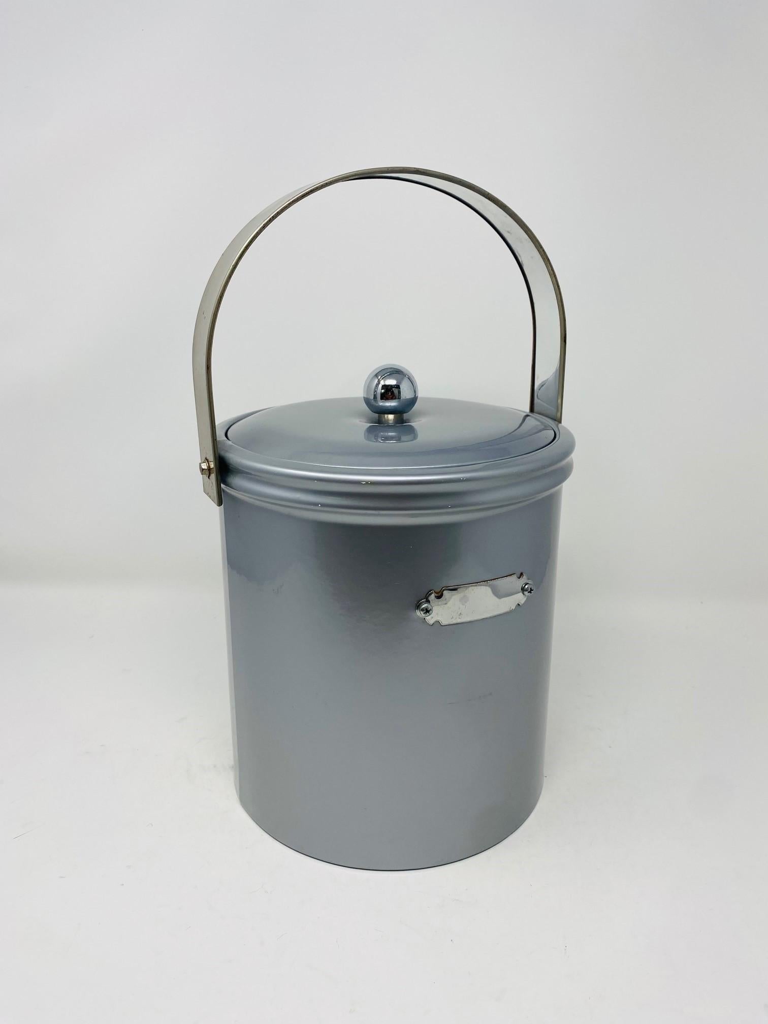 Mid-Century Modern Vintage Georges Briard 1970s Silver Monochrome Ice Bucket For Sale