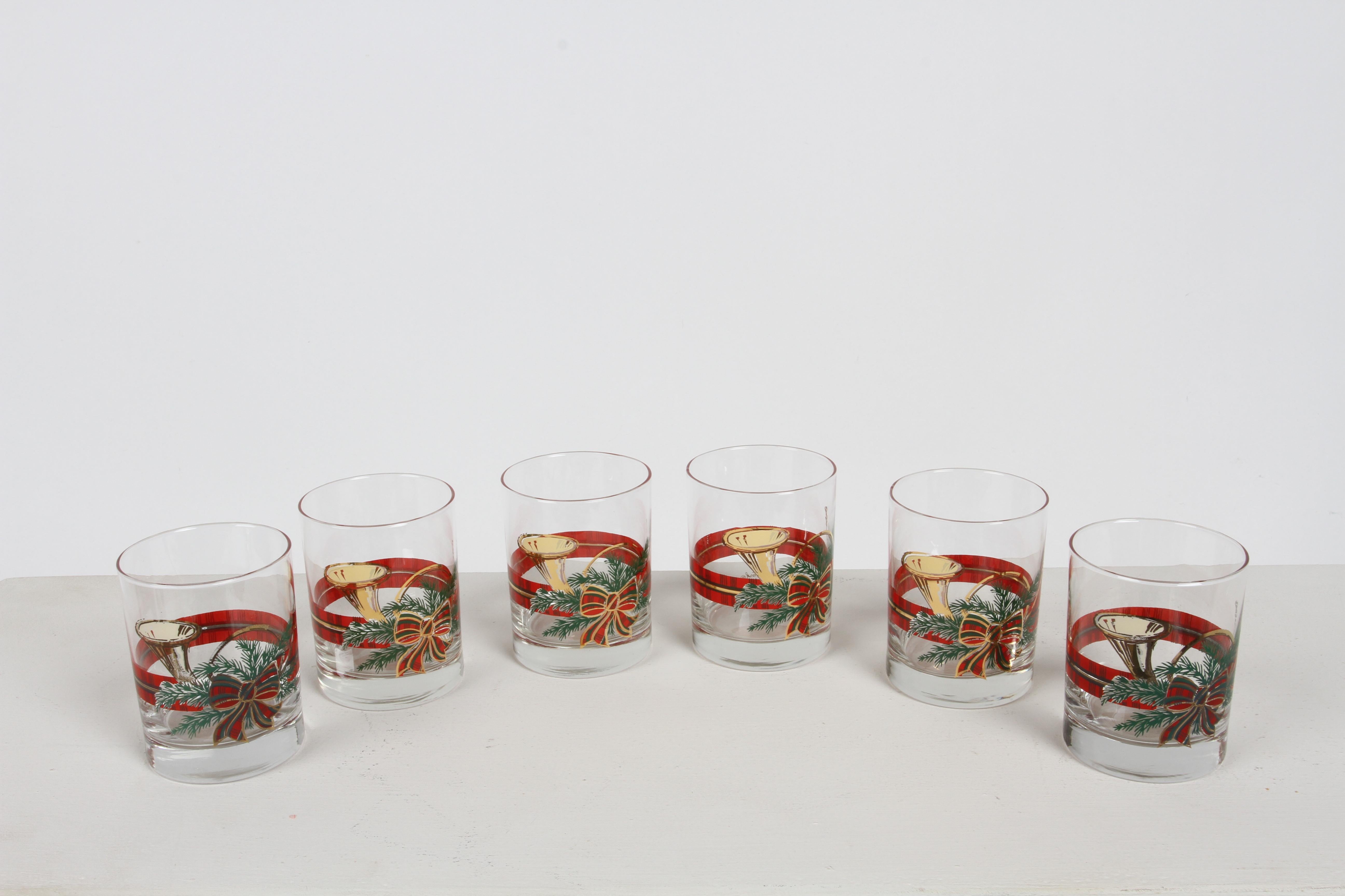 Vintage 1980s Christmas / Holiday theme barware glasses by Georges Briard and retailed by Neiman Marcus. Set of six rocks, old fashion or low balls glasses with 22k gold Cor De Chasse horn, with garland, red bow and holiday plaid stripe. They are in