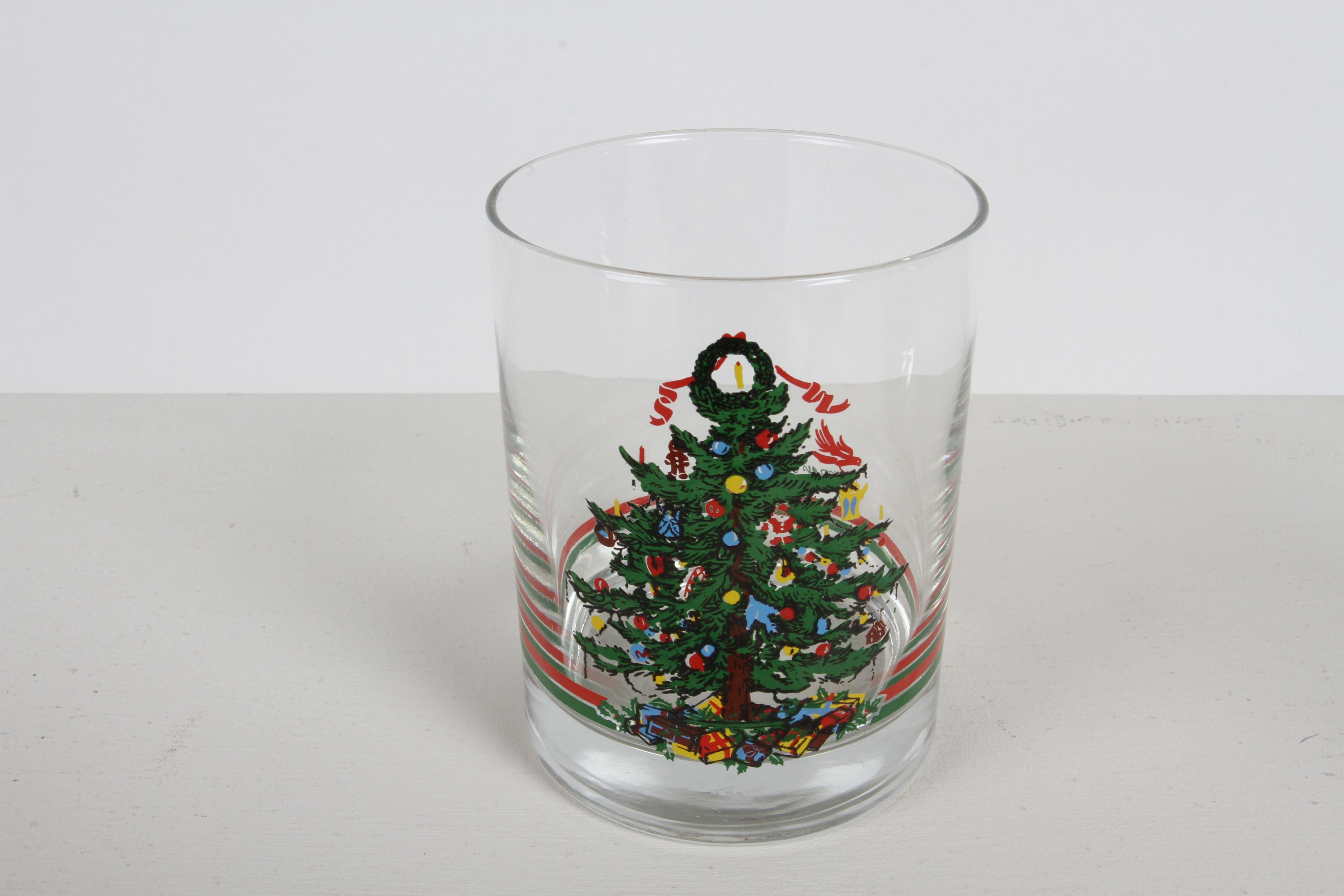 Vintage Georges Briard Christmas Tree Holiday Theme Low Ball Bar Glasses Set - 5 In Good Condition For Sale In St. Louis, MO
