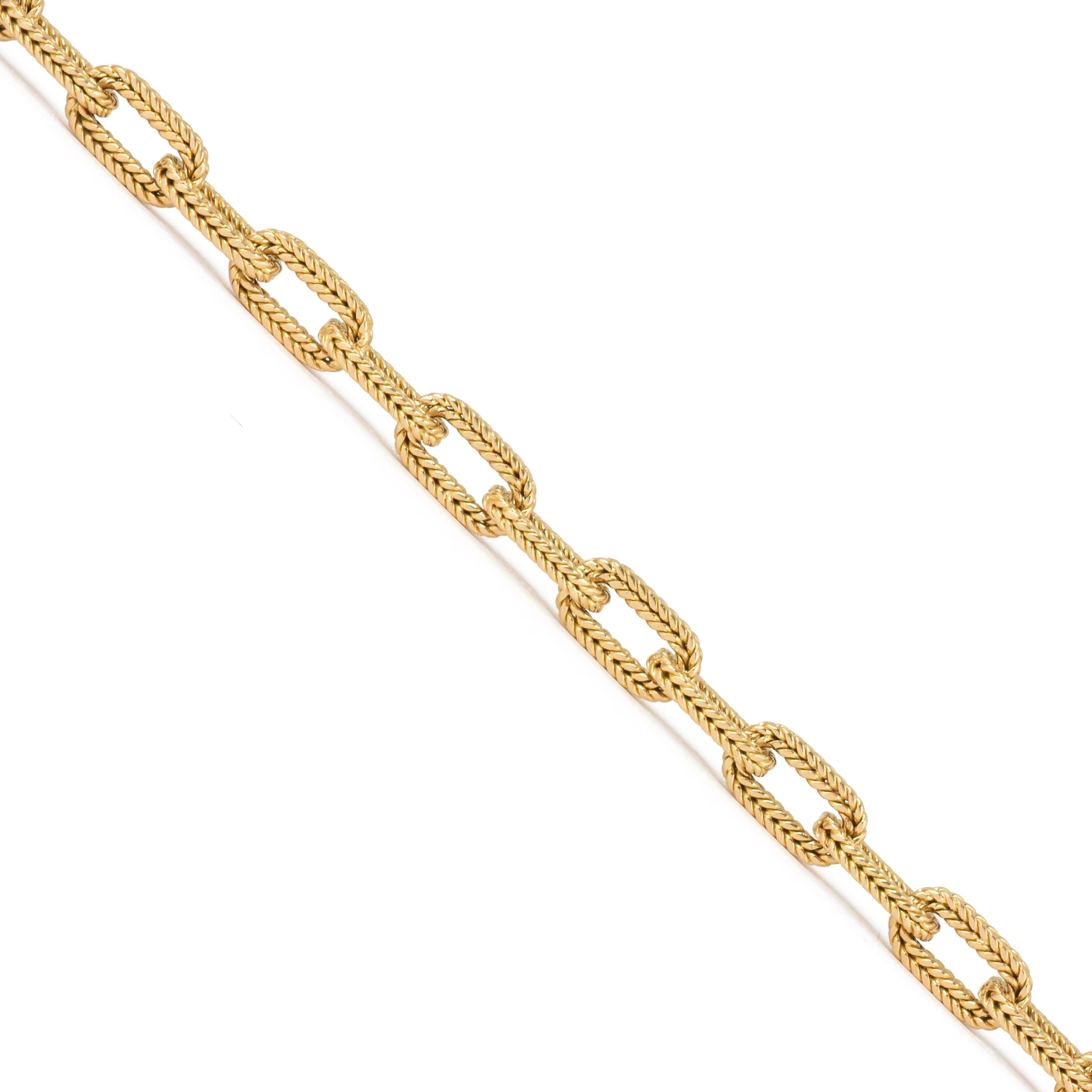 Klassisches und zeitloses Armband, entworfen vom renommierten französischen Designer und Hersteller Georges Lenfant.

Hergestellt aus geflochtenem 18-karätigem Gelbgold in Form von Kabelgliedern und einer passenden Schließe.

Markiert für O.J Perrin