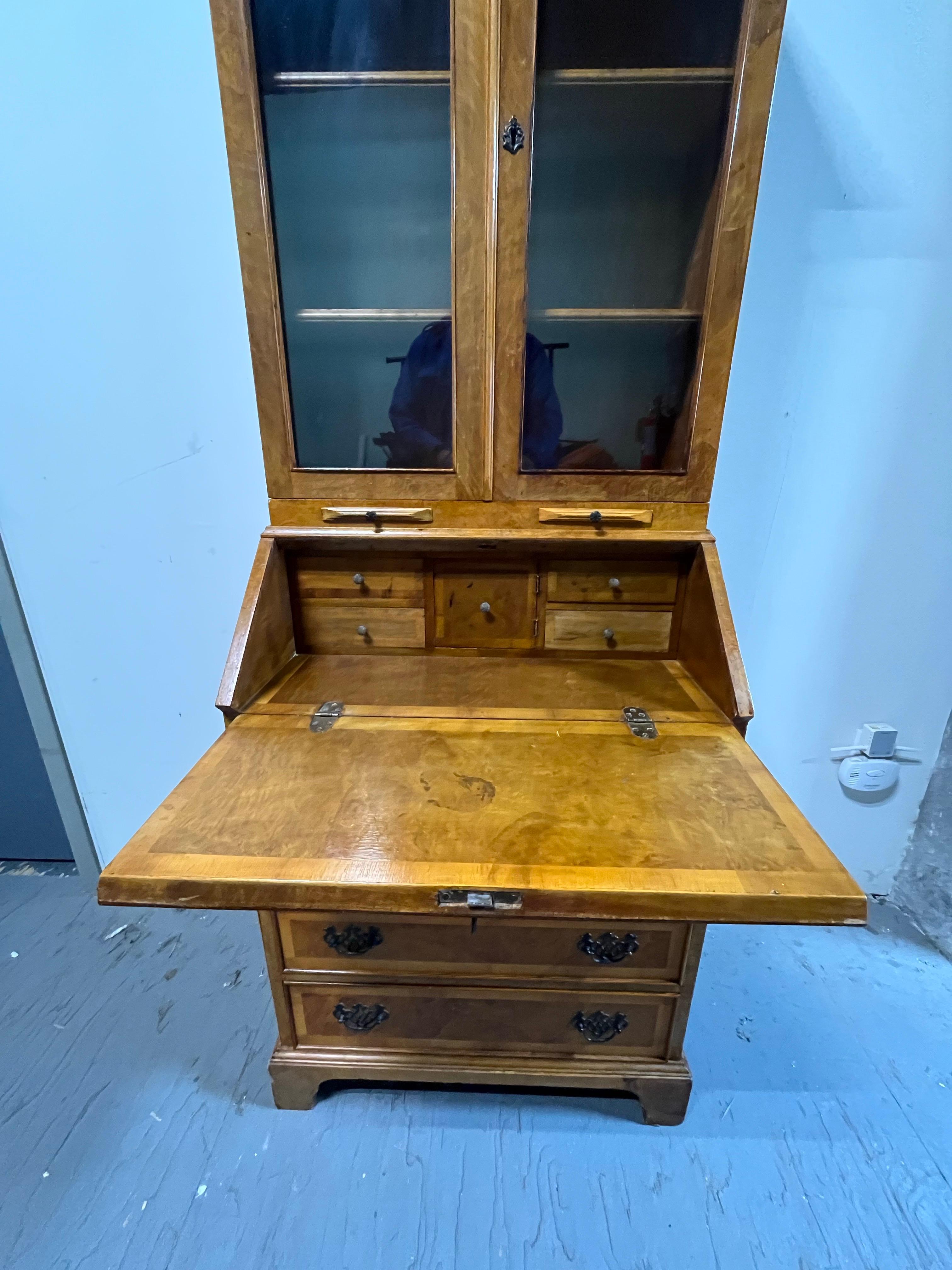 Vintage Georgian Burl Secretary Bookcase Italy In Good Condition For Sale In W Allenhurst, NJ
