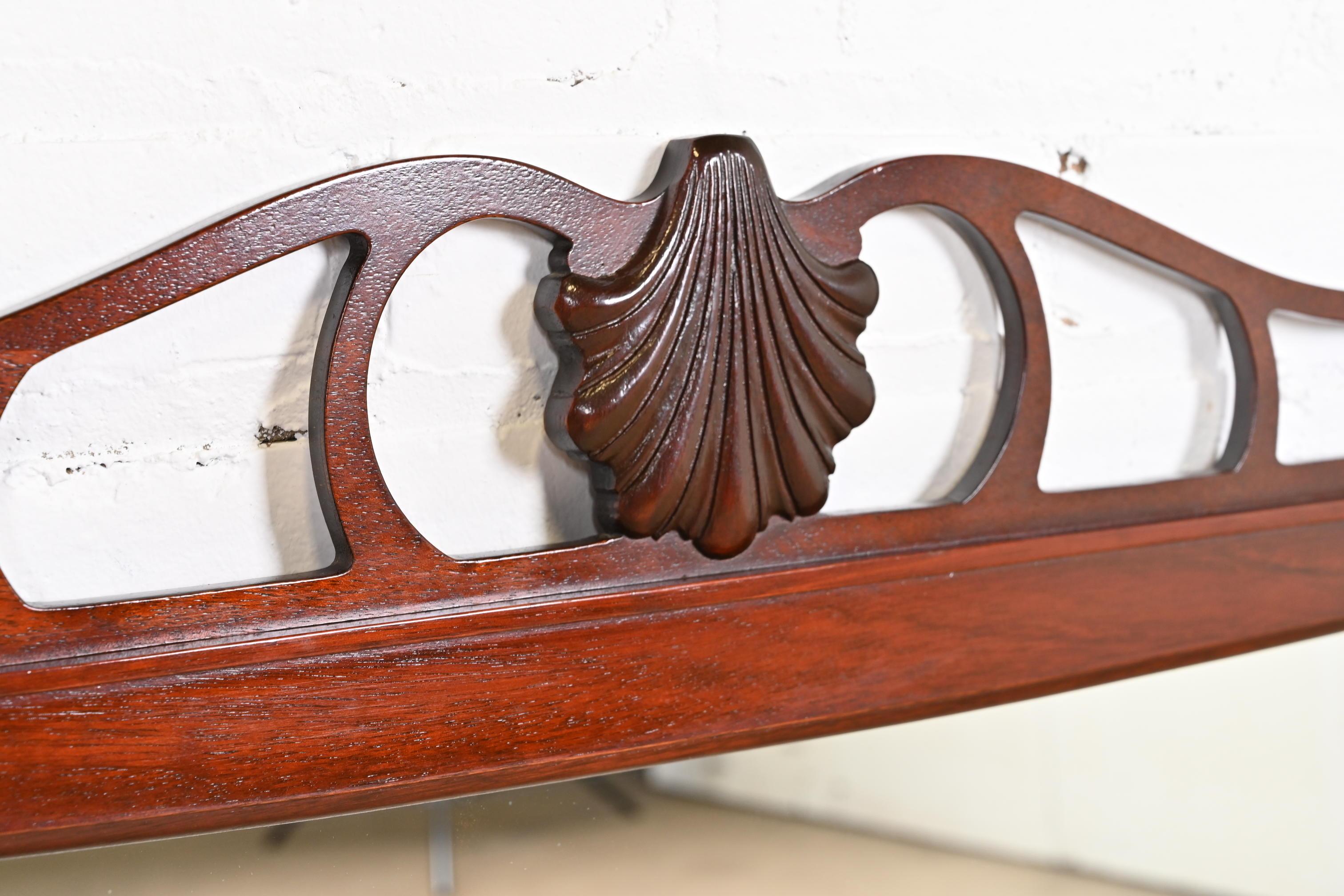 Espejo de pared vintage georgiano de caoba tallada con marco en venta 1