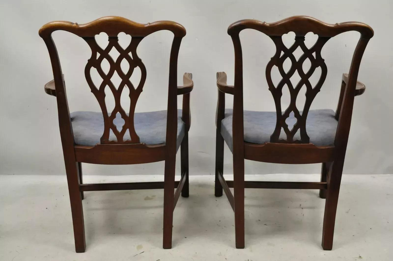 Vintage Georgian Chippendale Carved Mahogany Dining Captains Arm Chairs - Pair I B en vente 4