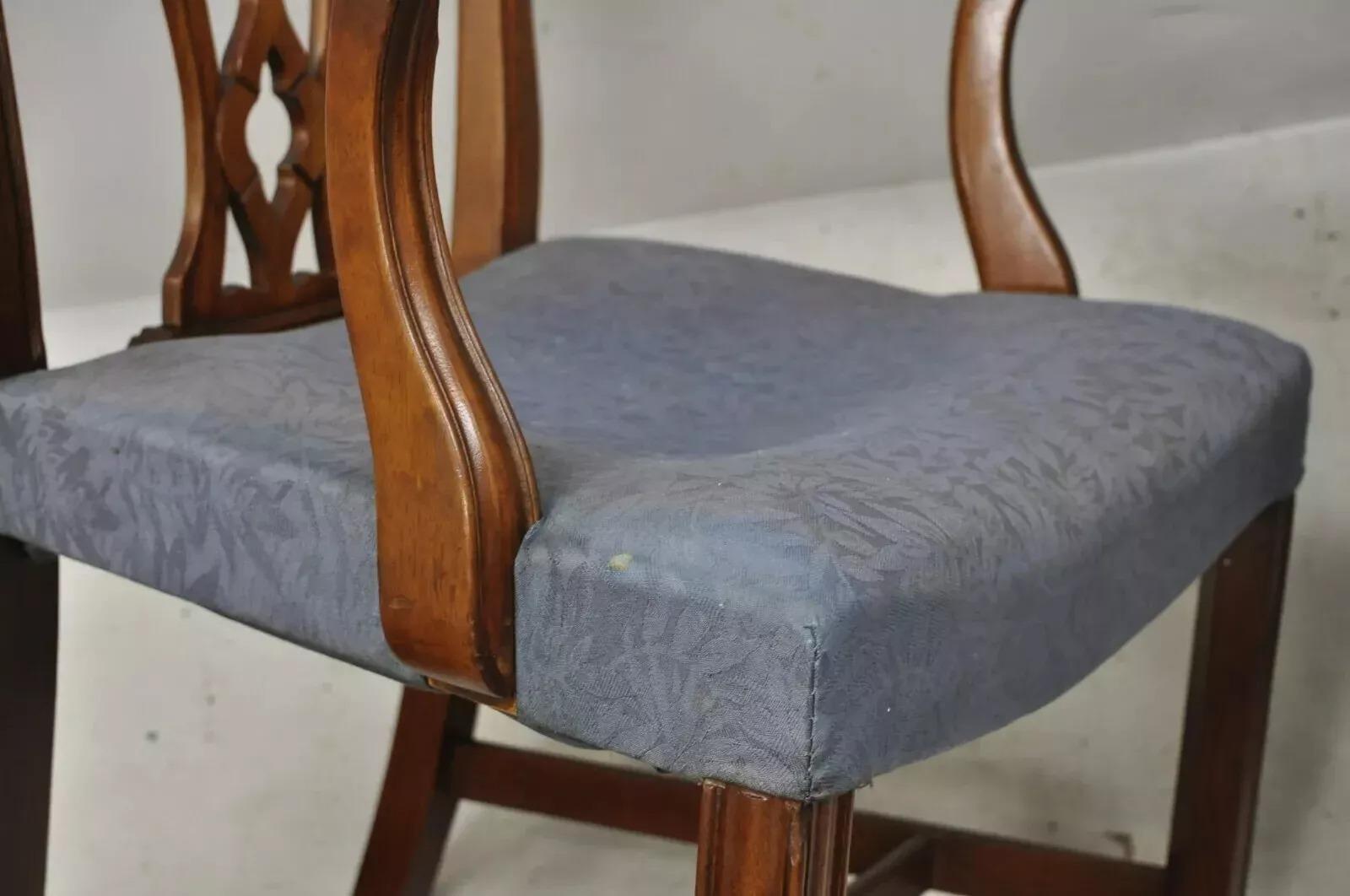 Vintage Georgian Chippendale Carved Mahogany Dining Captains Arm Chairs - Pair I B en vente 1
