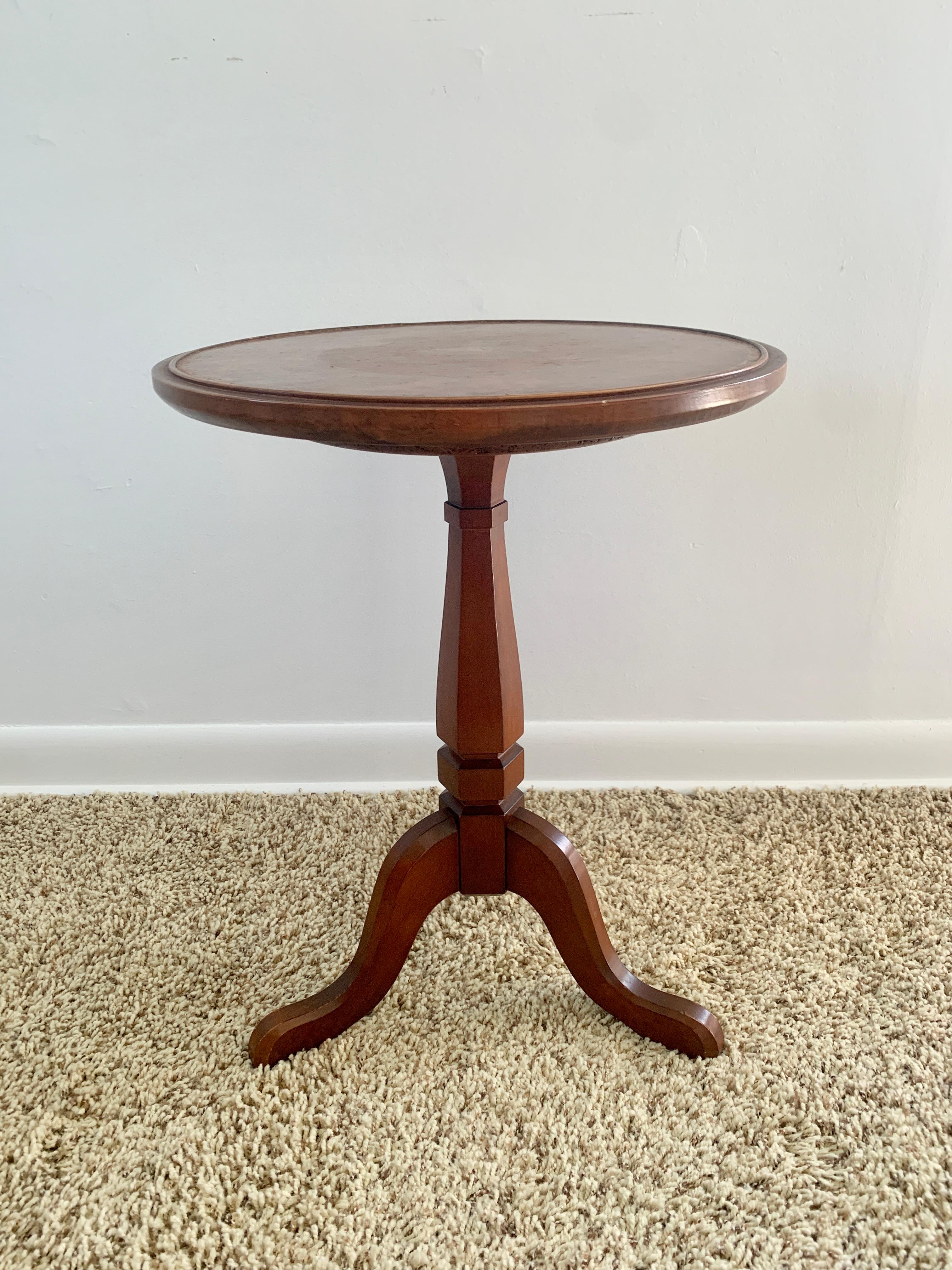 American Vintage Georgian Embossed Leather Top Cherry Wood Round Side Table For Sale