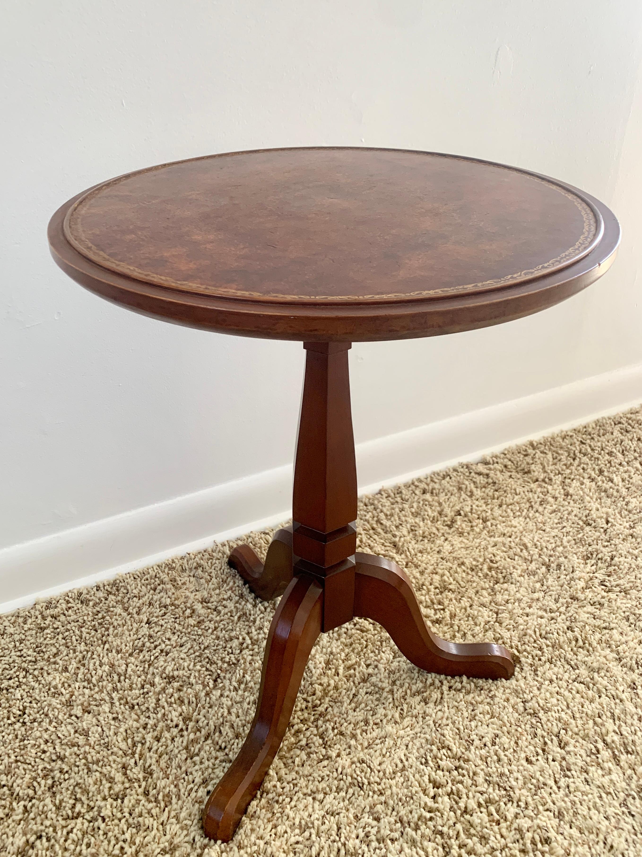 Vintage Georgian Embossed Leather Top Cherry Wood Round Side Table For Sale 1