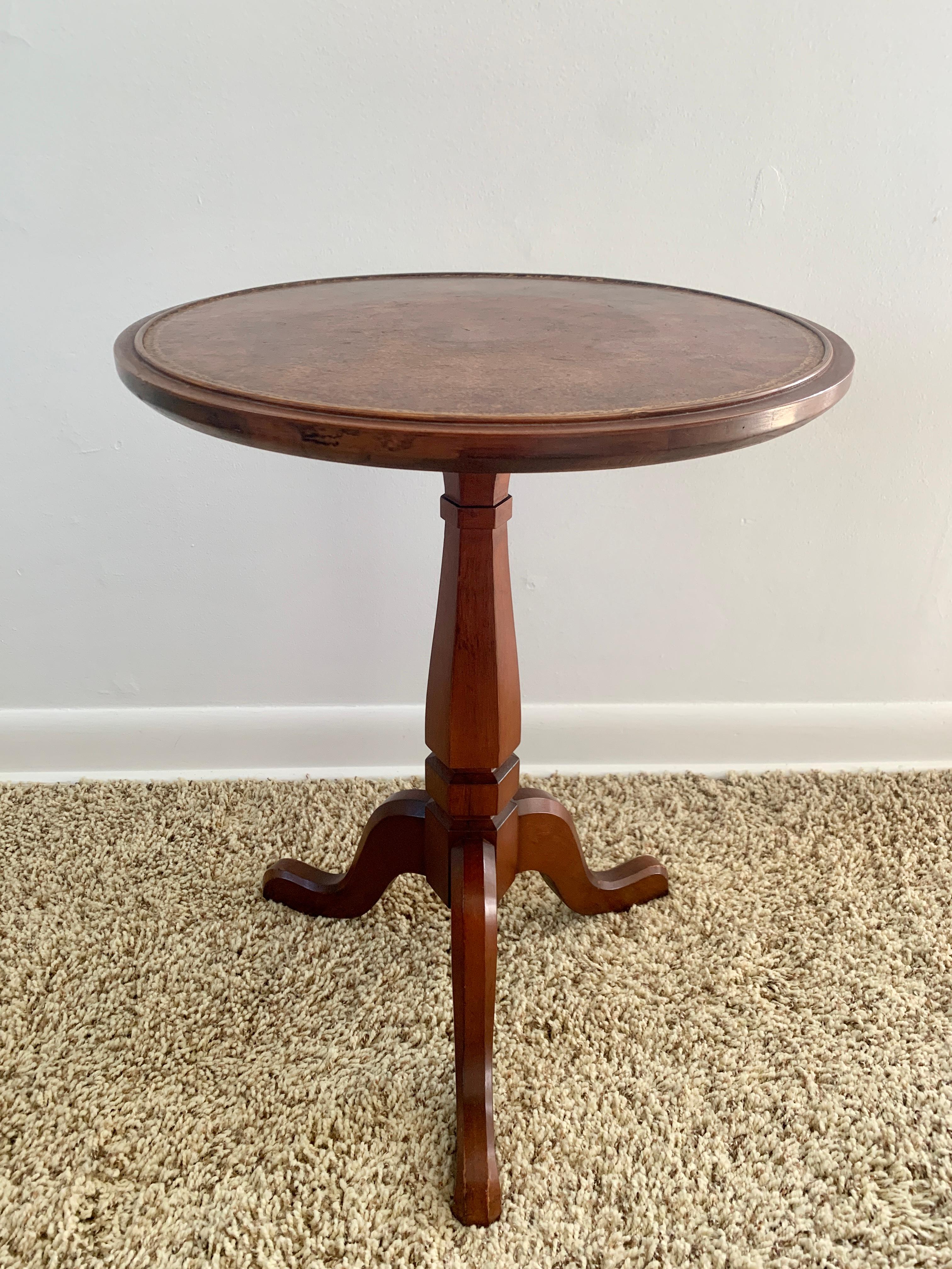Vintage Georgian Embossed Leather Top Cherry Wood Round Side Table For Sale 3
