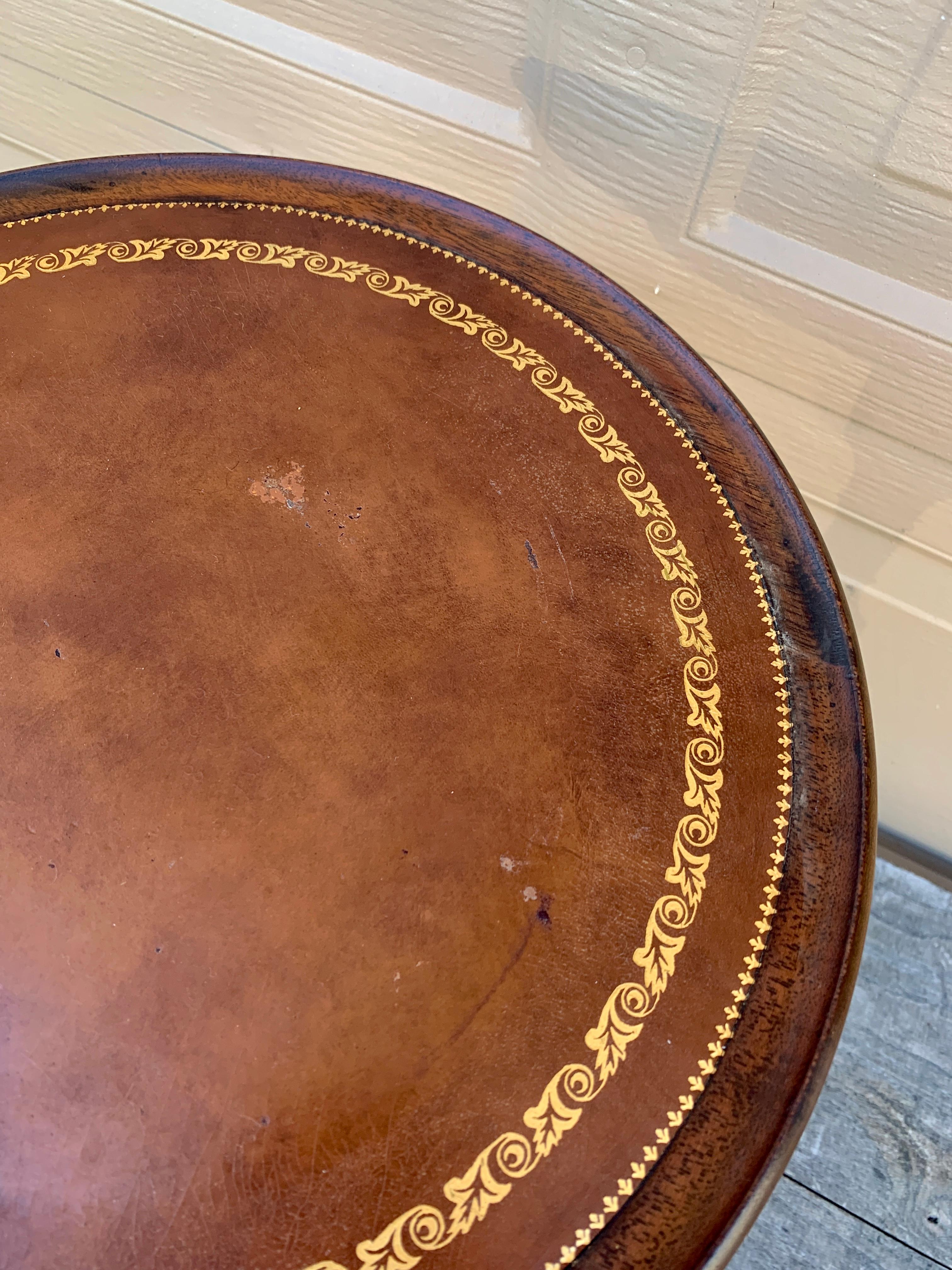 Vintage Georgian Embossed Leather Top Mahogany Round Side Table For Sale 3