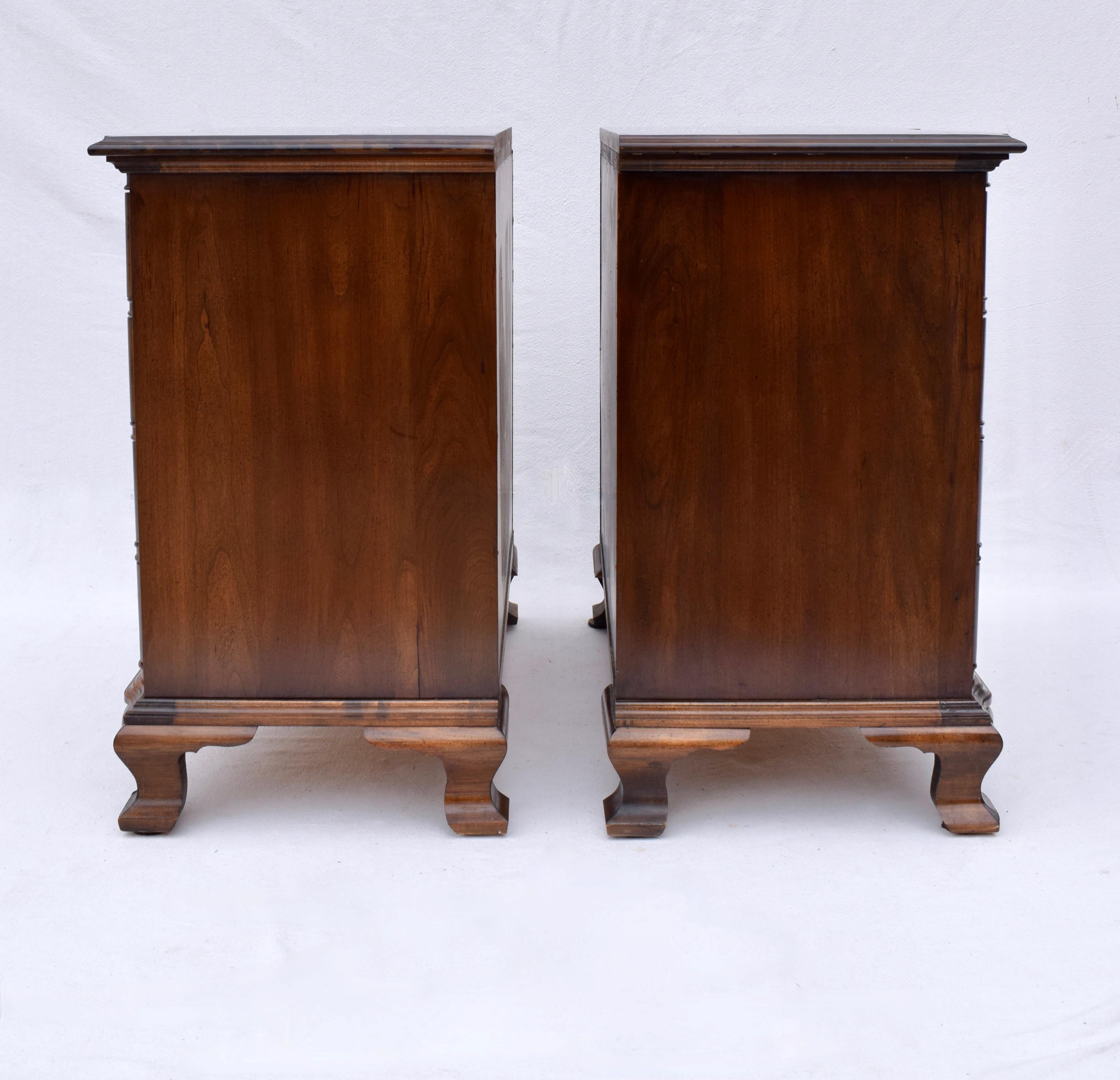 Vintage Georgian Goddard style Block Front Walnut Night Stands, a Pair For Sale 3
