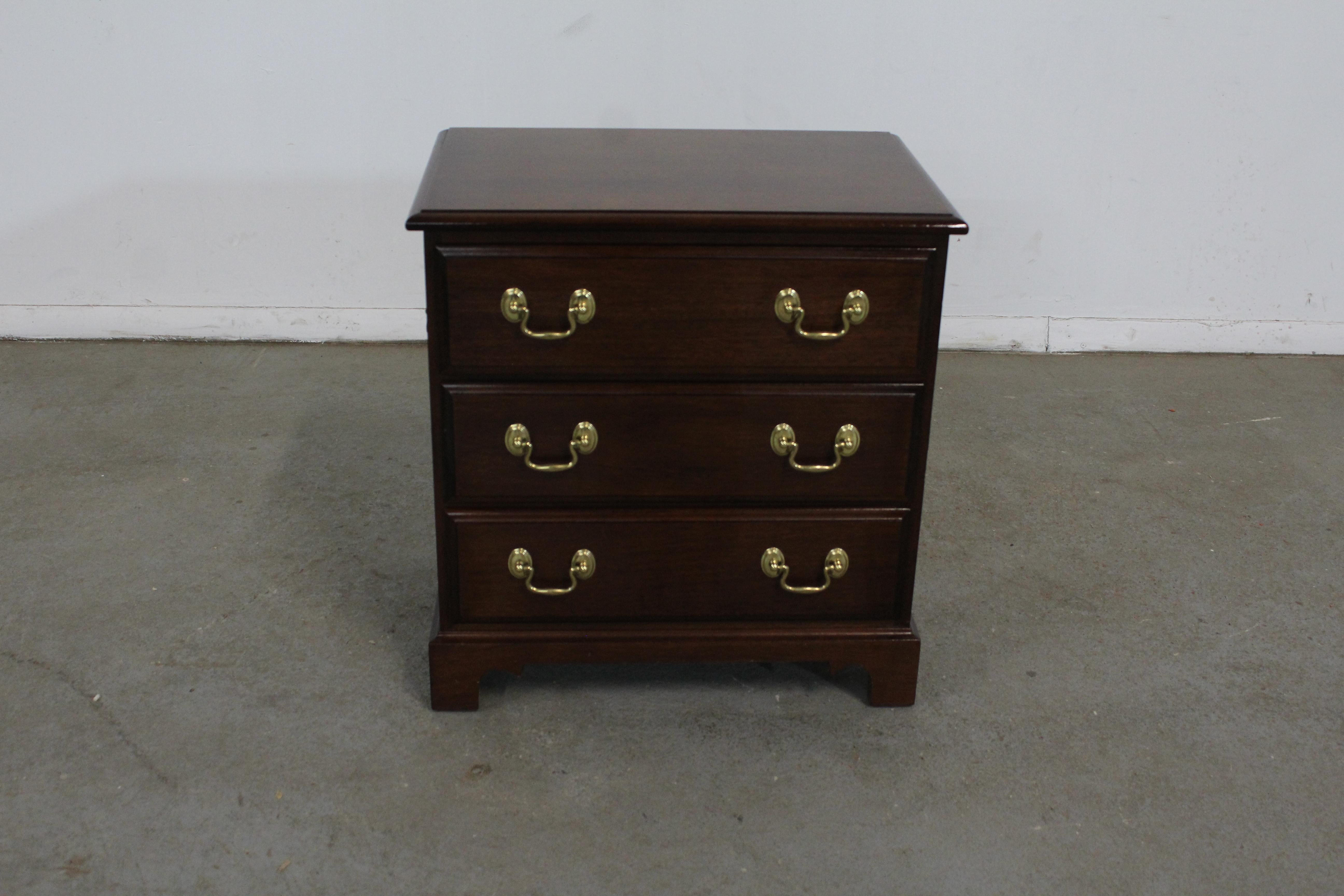 Vintage Georgian Mahogany Nightstand/3 Drawer Silver Chest In Good Condition For Sale In Wilmington, DE