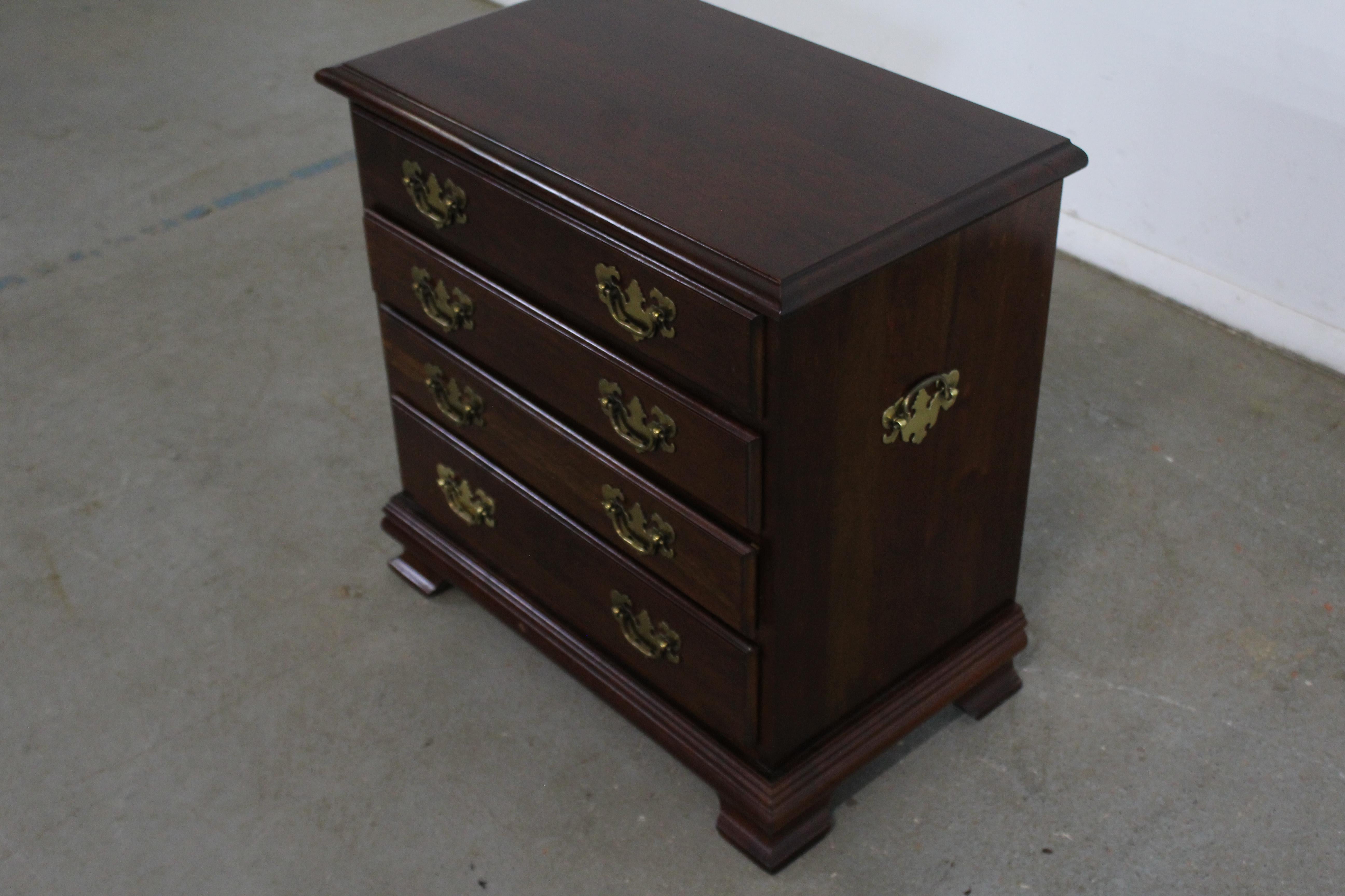 Vintage Georgian Mahogany Nightstand / 4 Drawer Silver Chest In Good Condition For Sale In Wilmington, DE