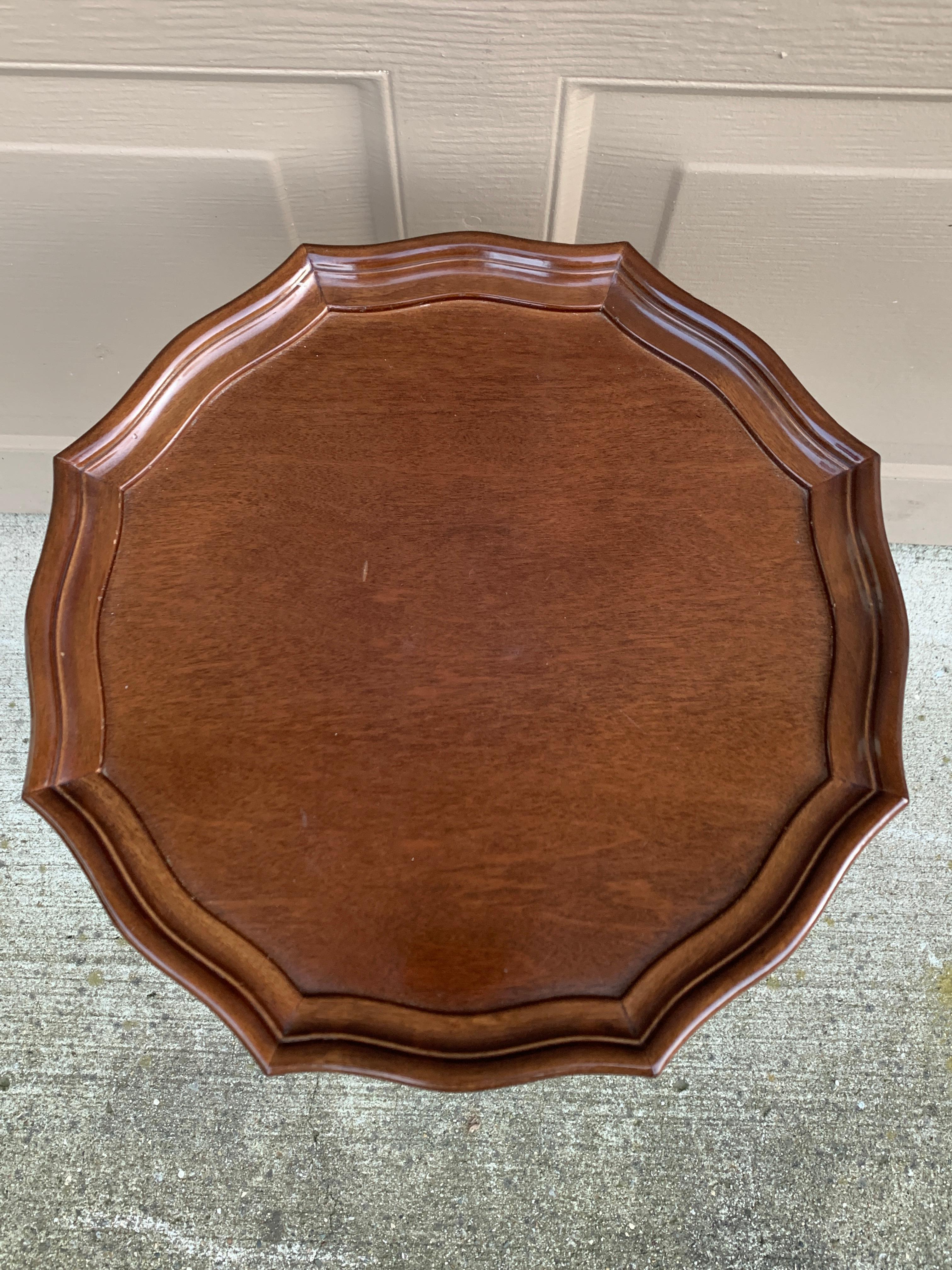 Vintage Georgian Mahogany Scalloped Side Table For Sale 2