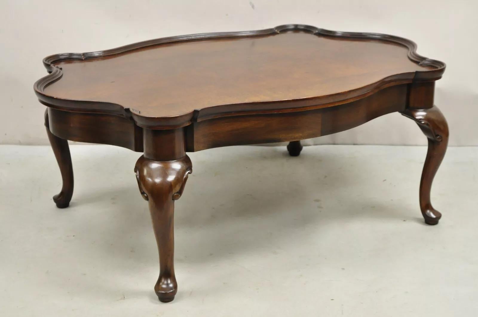 Vintage Georgian Style Mahogany & Burlwood Turtle Top Coffee Table. Circa Mid 20th Century. Measurements: 17