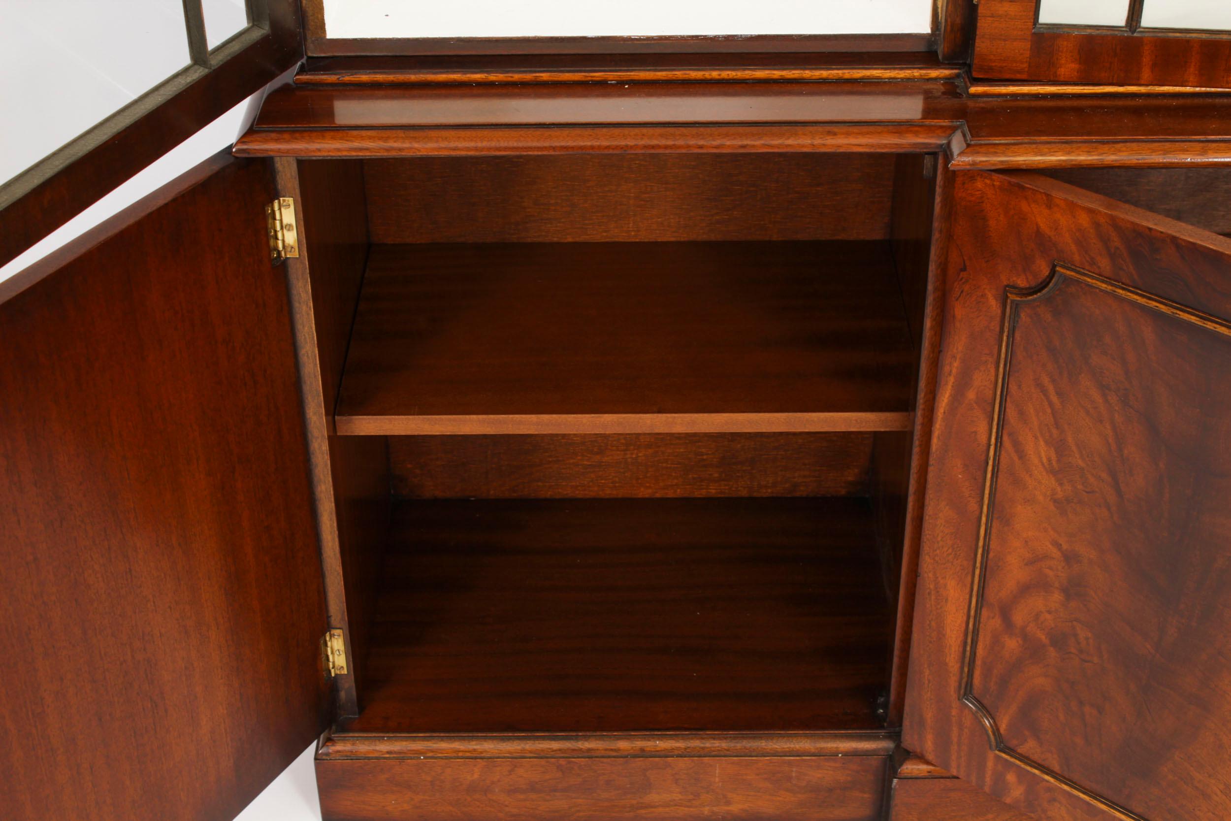 Vintage Georgian Revival Flame Mahogany Breakfront Bookcase 20th Century For Sale 12