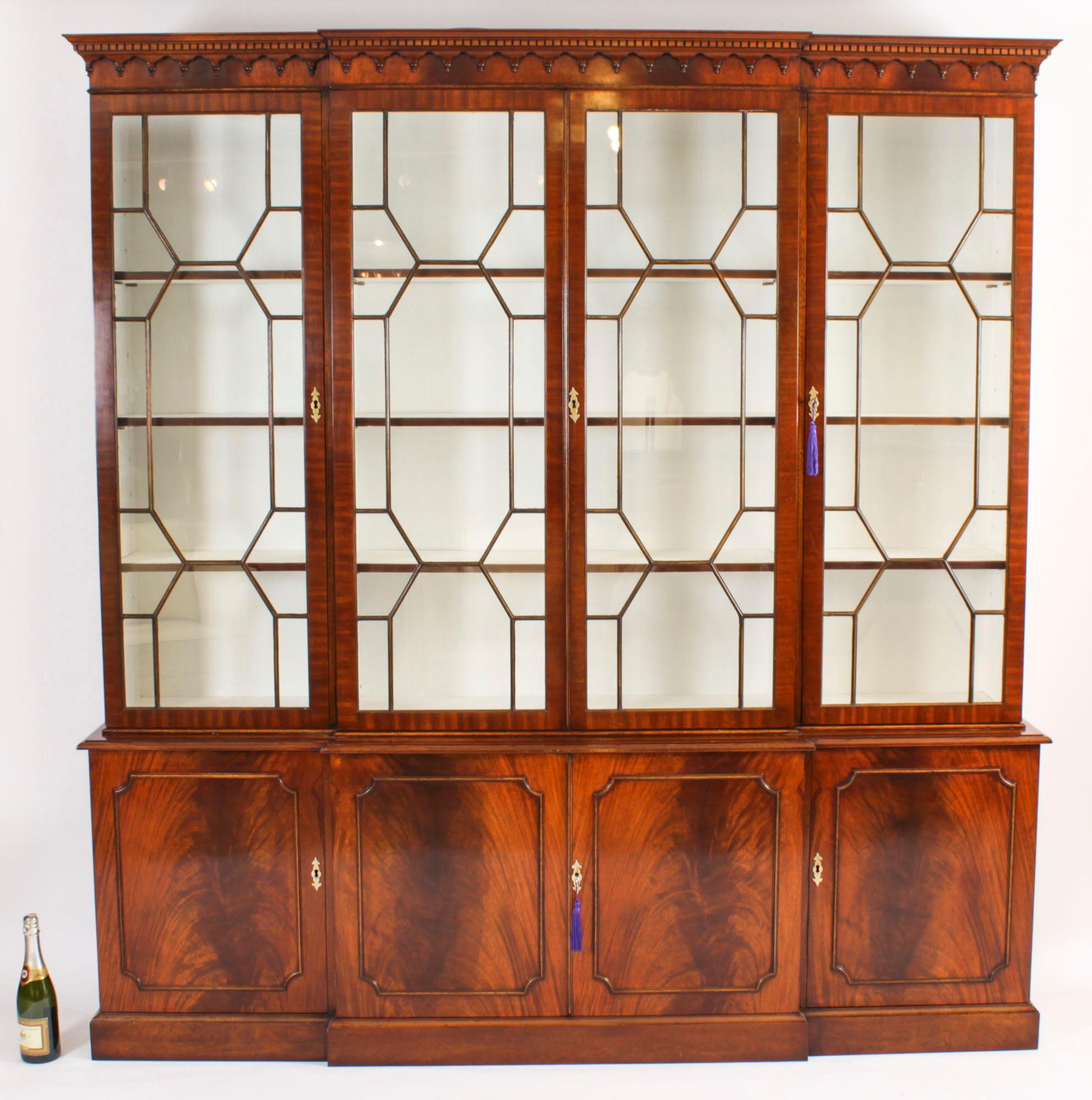 Vintage Georgian Revival Flame Mahogany Breakfront Bookcase 20th Century For Sale 16