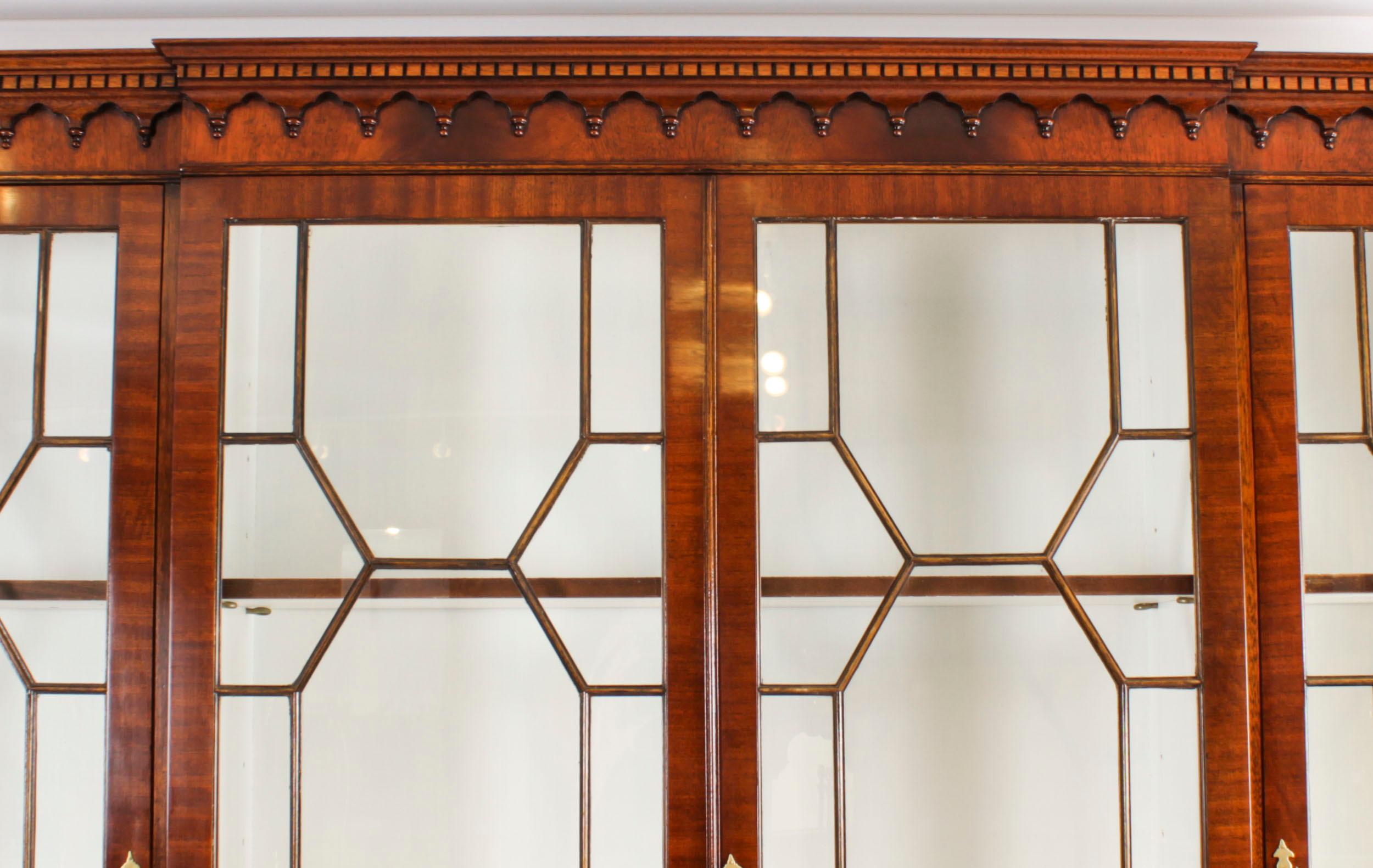 Vintage Georgian Revival Flame Mahogany Breakfront Bookcase 20th Century In Good Condition In London, GB