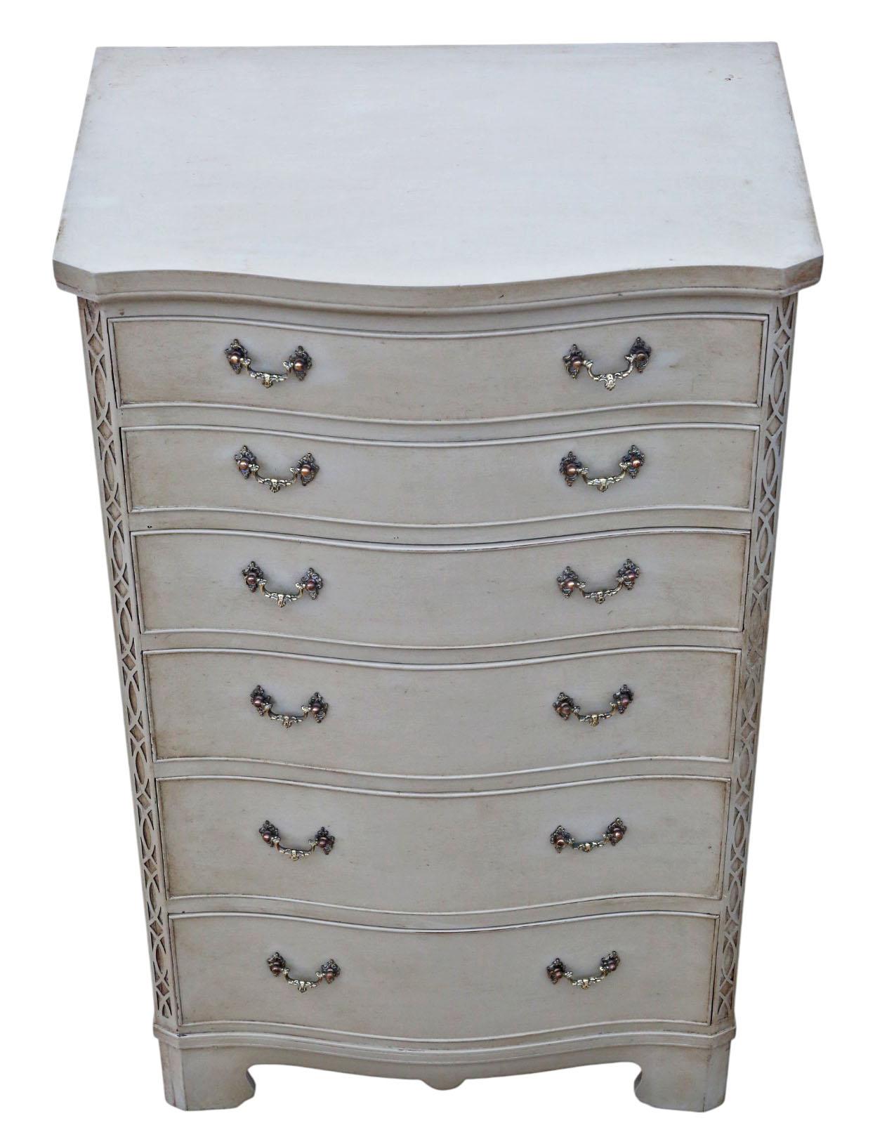 Commode serpentine peinte de style néo-géorgien - Milieu du 20e siècle Bon état - En vente à Wisbech, Cambridgeshire