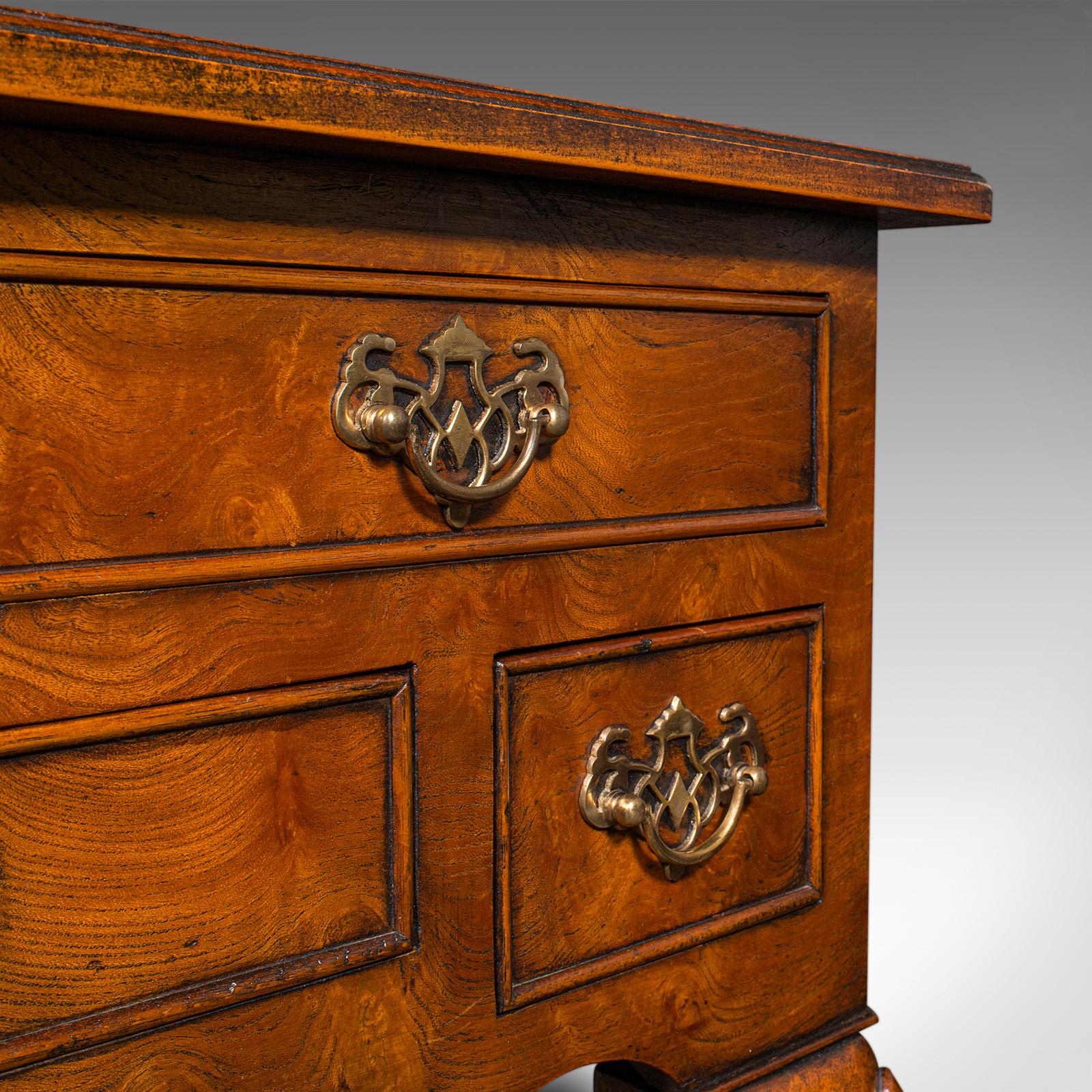 Table d'appoint Vintage Georgian Revive, Anglais, Noyer, Lowboy, Réception, Couloir en vente 4