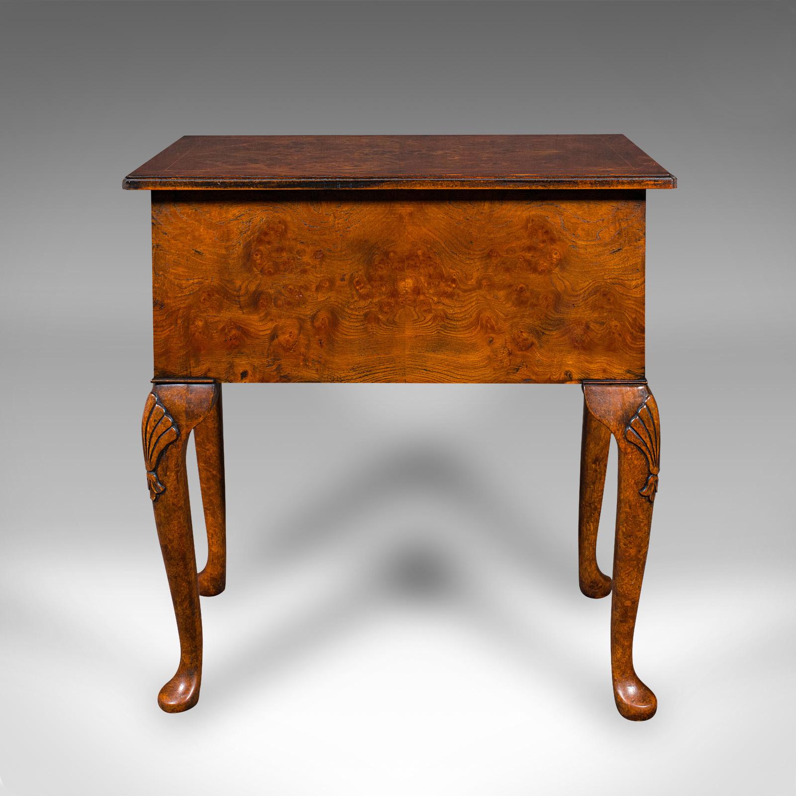Britannique Table d'appoint Vintage Georgian Revive, Anglais, Noyer, Lowboy, Réception, Couloir en vente
