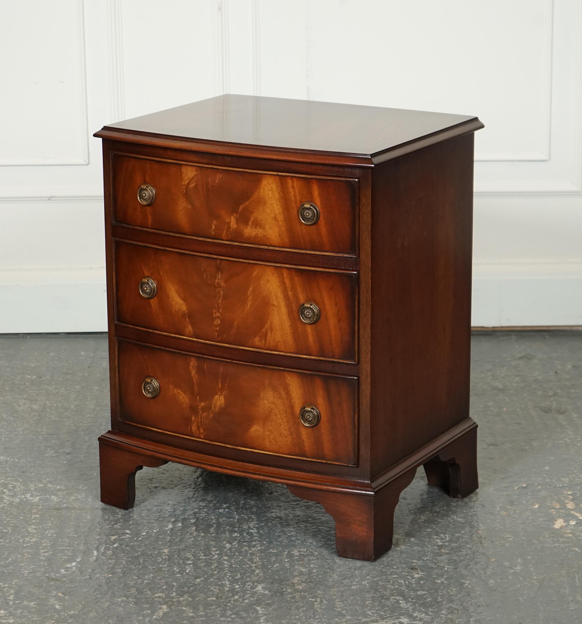 Georgian ViNTAGE GEORGIAN STYLE CHEST OF DRAWERS BEVAN FUNELL J1 For Sale
