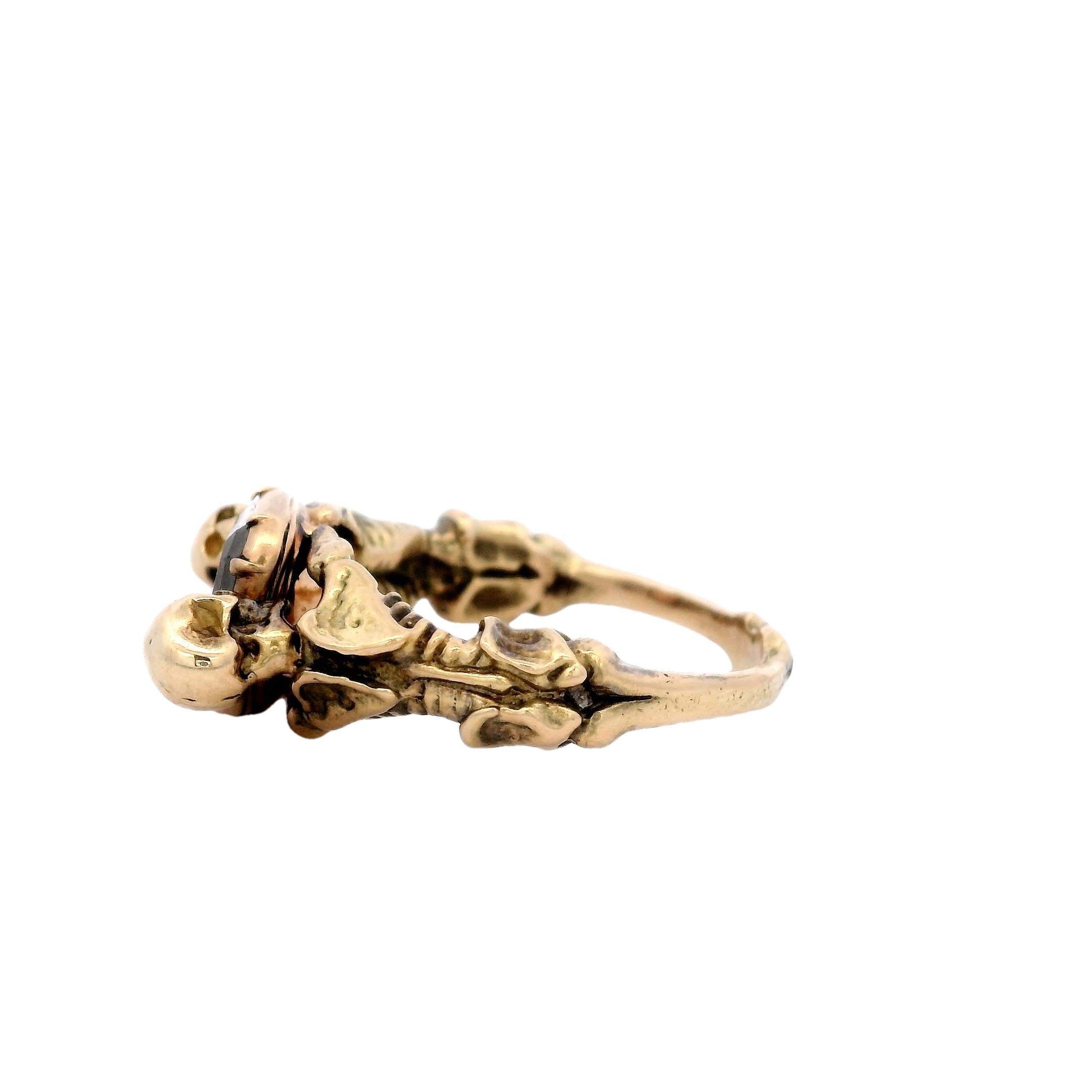 Vintage Georgian Style Double Skeleton Stuart Crystal Skull Ring 18 Karat Gold In Good Condition In Fairfield, CT
