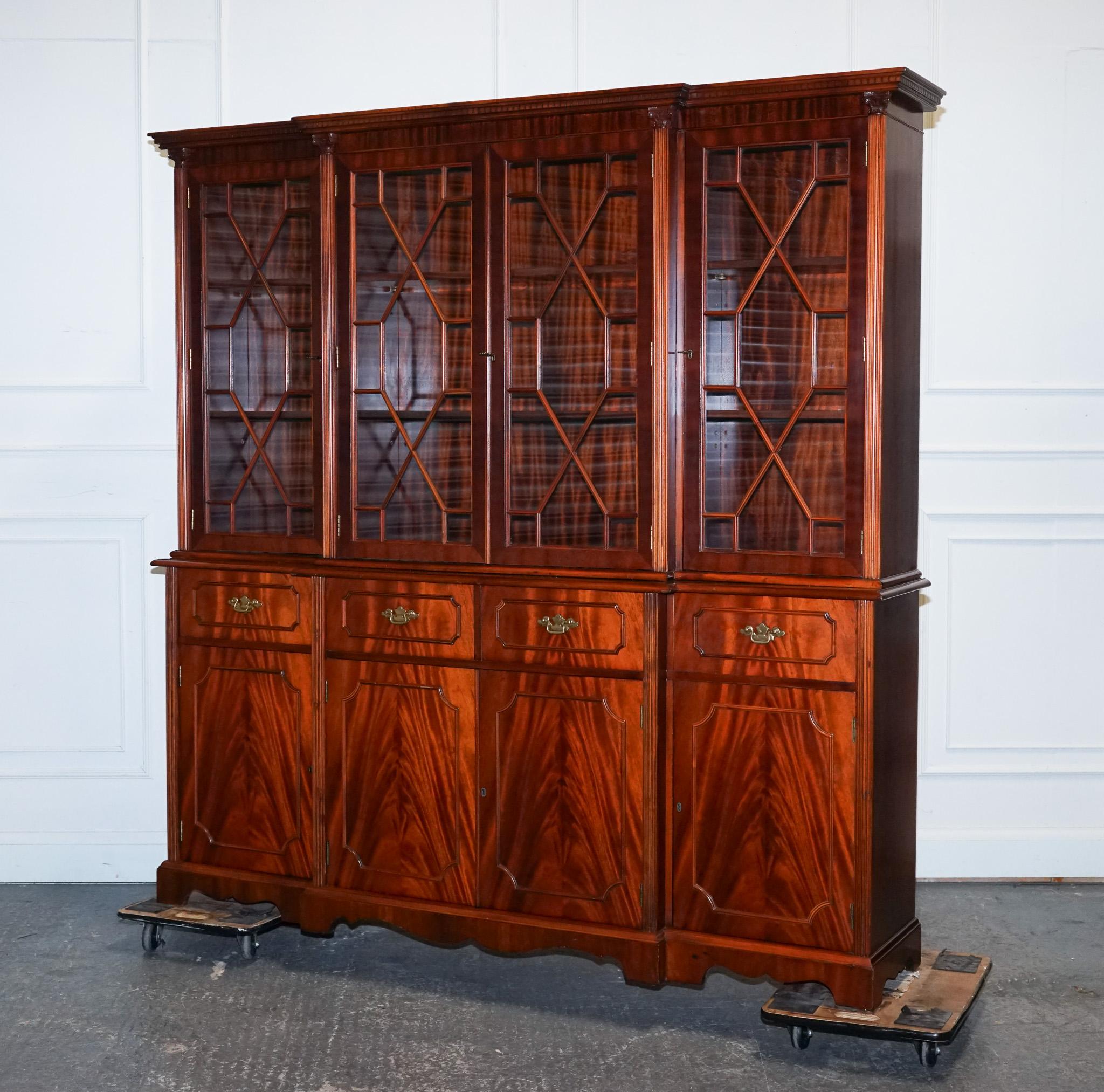Bibliothèque de style géorgien vintage, recouverte d'un filet de bREAKFRONT FLAmé HARDWOOD en vente 12