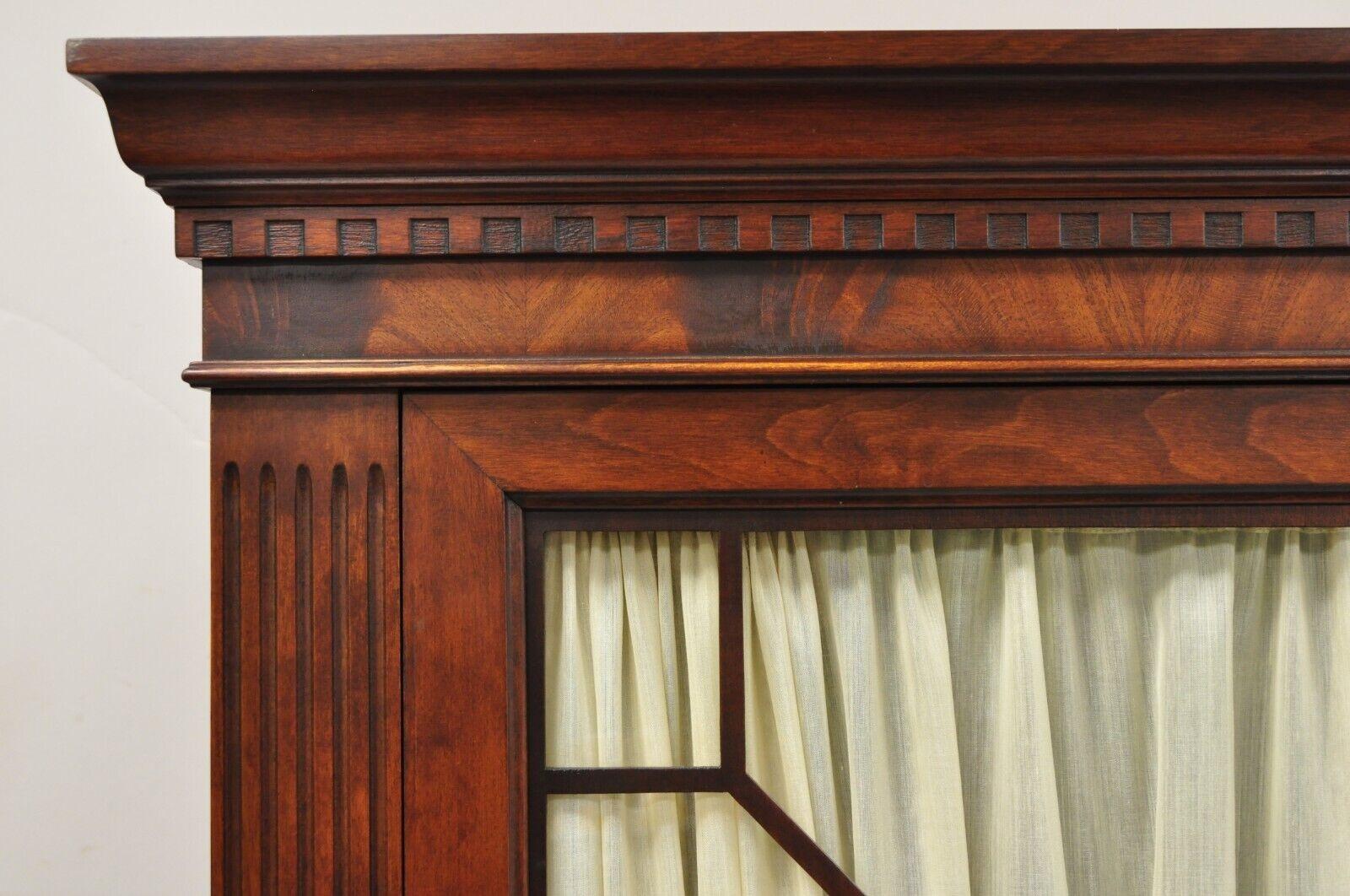 Vintage Georgian Style Mahogany Corner Cabinet China Cabinet with Glass Door For Sale 7
