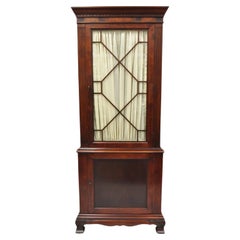 Vieille armoire d'angle de style géorgien en acajou avec porte en verre