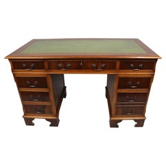 Escritorio de pedestal de estilo georgiano vintage Tapa de cuero verde