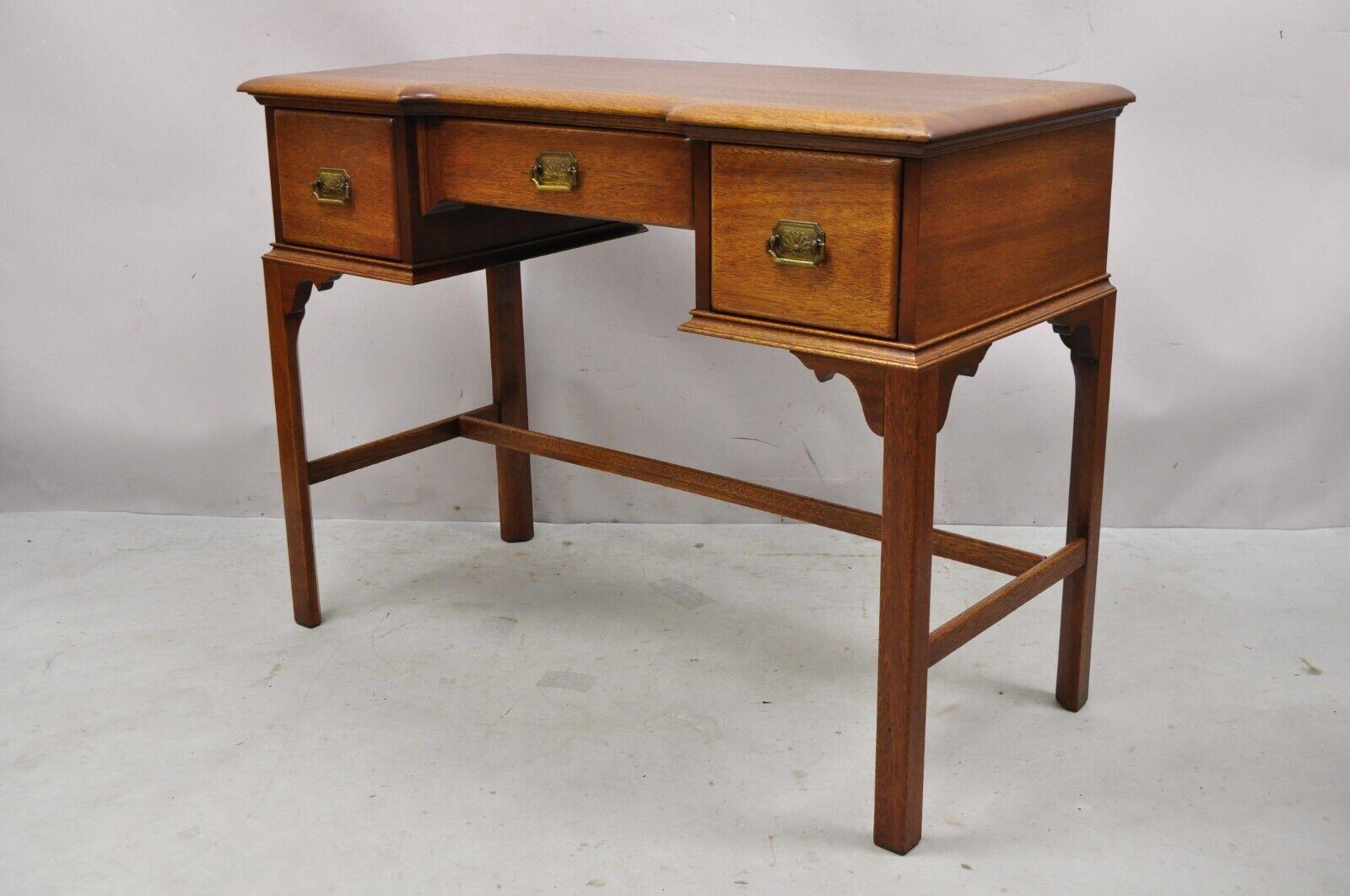 Vintage Georgian Style Solid Mahogany Vanity Table Desk W/ Vanity Bench 2 Pc Set In Good Condition In Philadelphia, PA