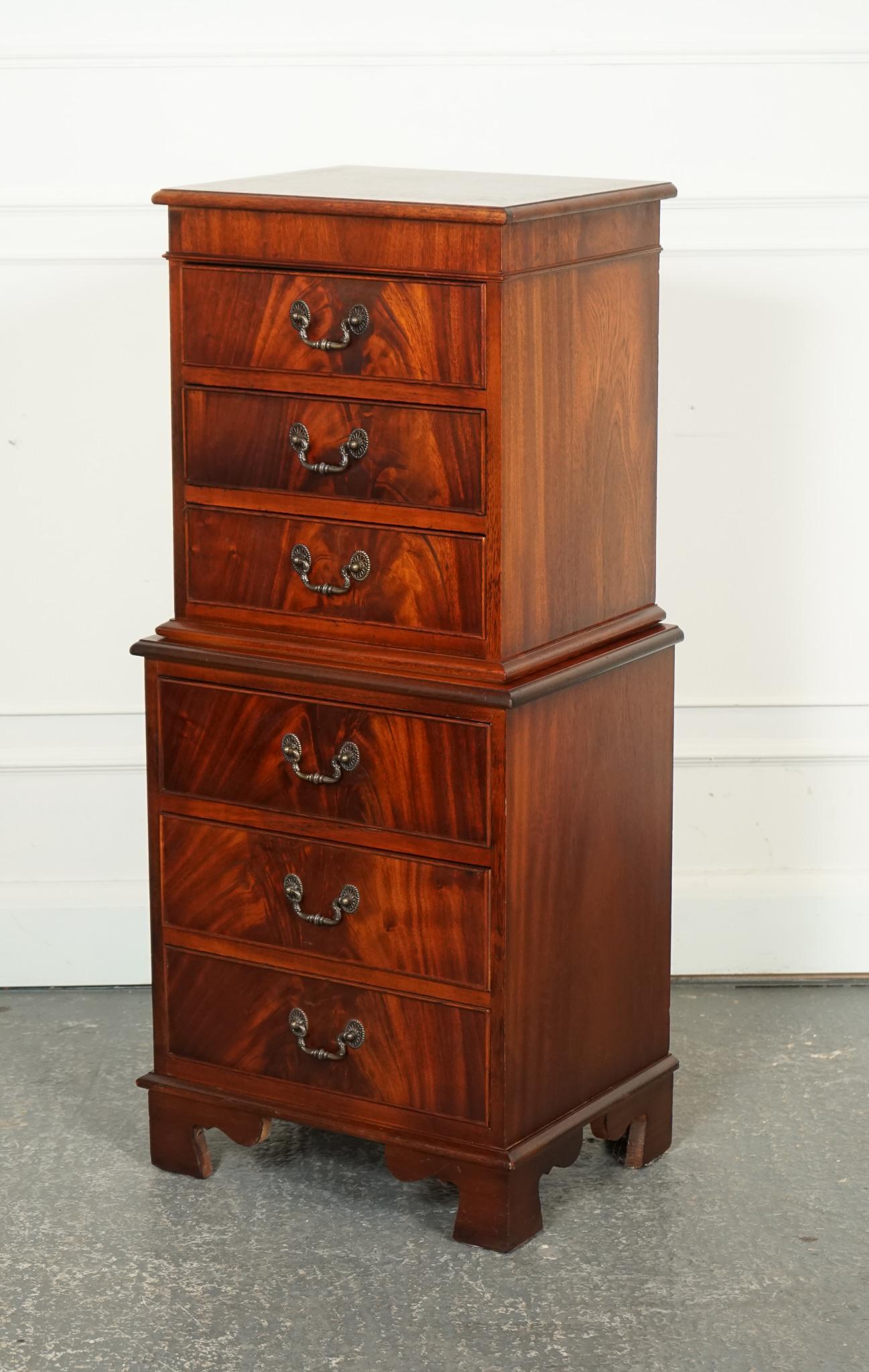 
Siamo lieti di offrire in vendita questo stivale in stile georgiano vintage con 6 cassetti.

 Offre un'eleganza senza tempo e una generosa capacità di stoccaggio. Questo stivale si ispira all'estetica classica del design georgiano, caratterizzato