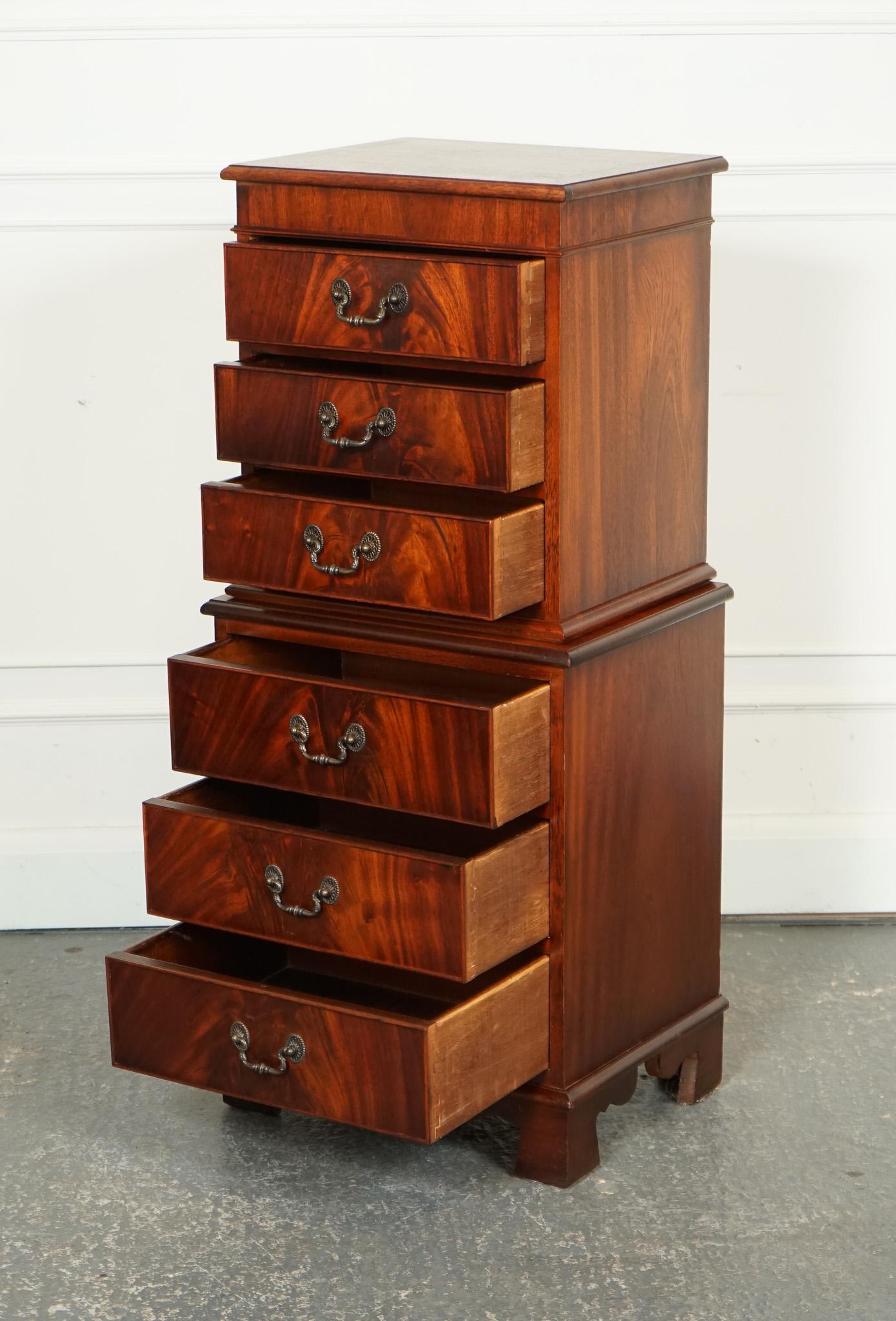 Britannico TALLBOY D'EPOCA IN STILE GEORGIANO CON 6 CASSETTI E TANTISSIMO SPAZIO PER LO STOCCAGGIO in vendita