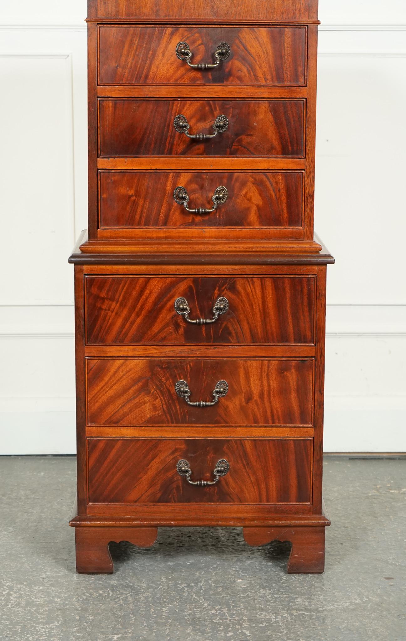 Fatto a mano TALLBOY D'EPOCA IN STILE GEORGIANO CON 6 CASSETTI E TANTISSIMO SPAZIO PER LO STOCCAGGIO in vendita