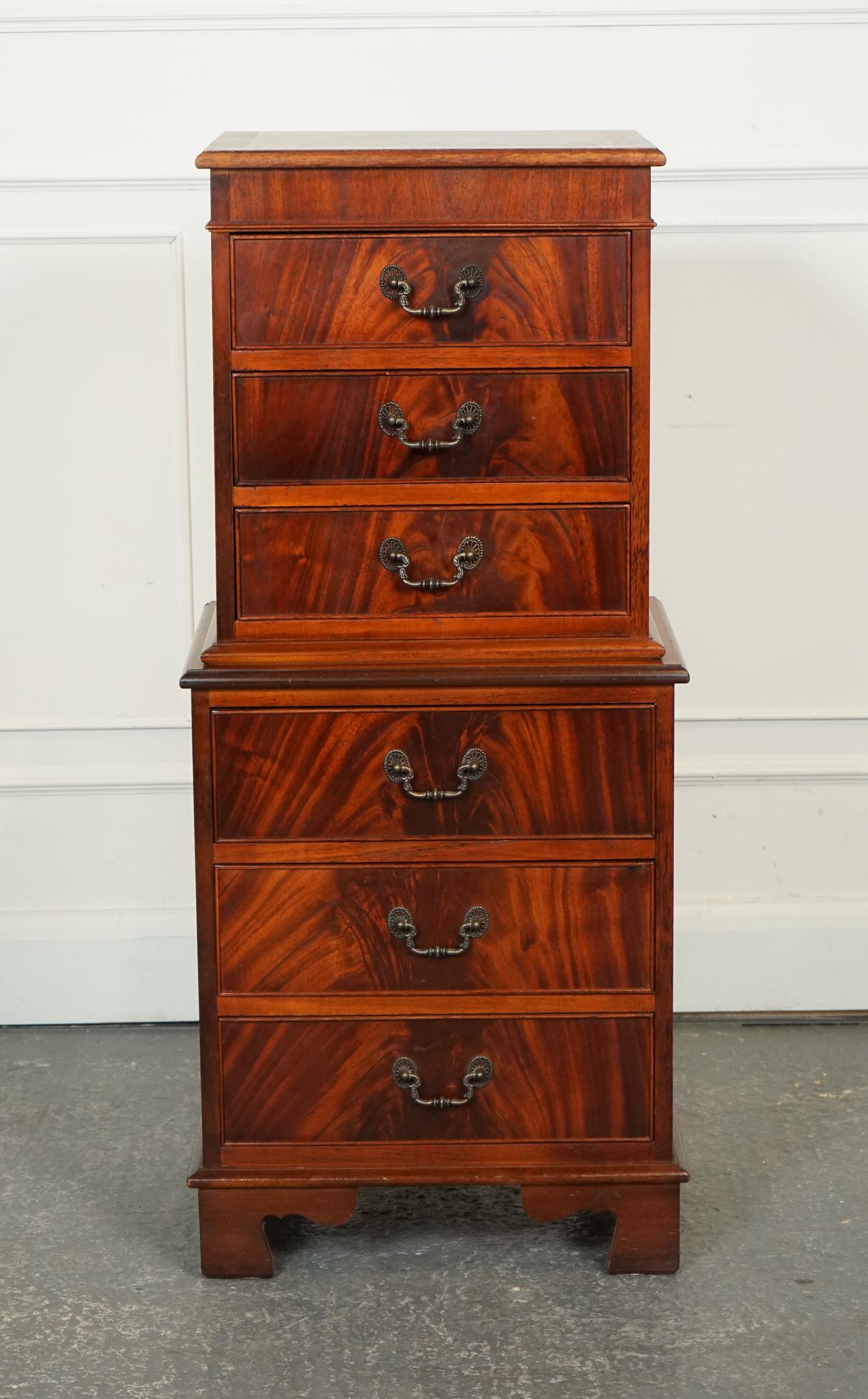 XX secolo TALLBOY D'EPOCA IN STILE GEORGIANO CON 6 CASSETTI E TANTISSIMO SPAZIO PER LO STOCCAGGIO in vendita