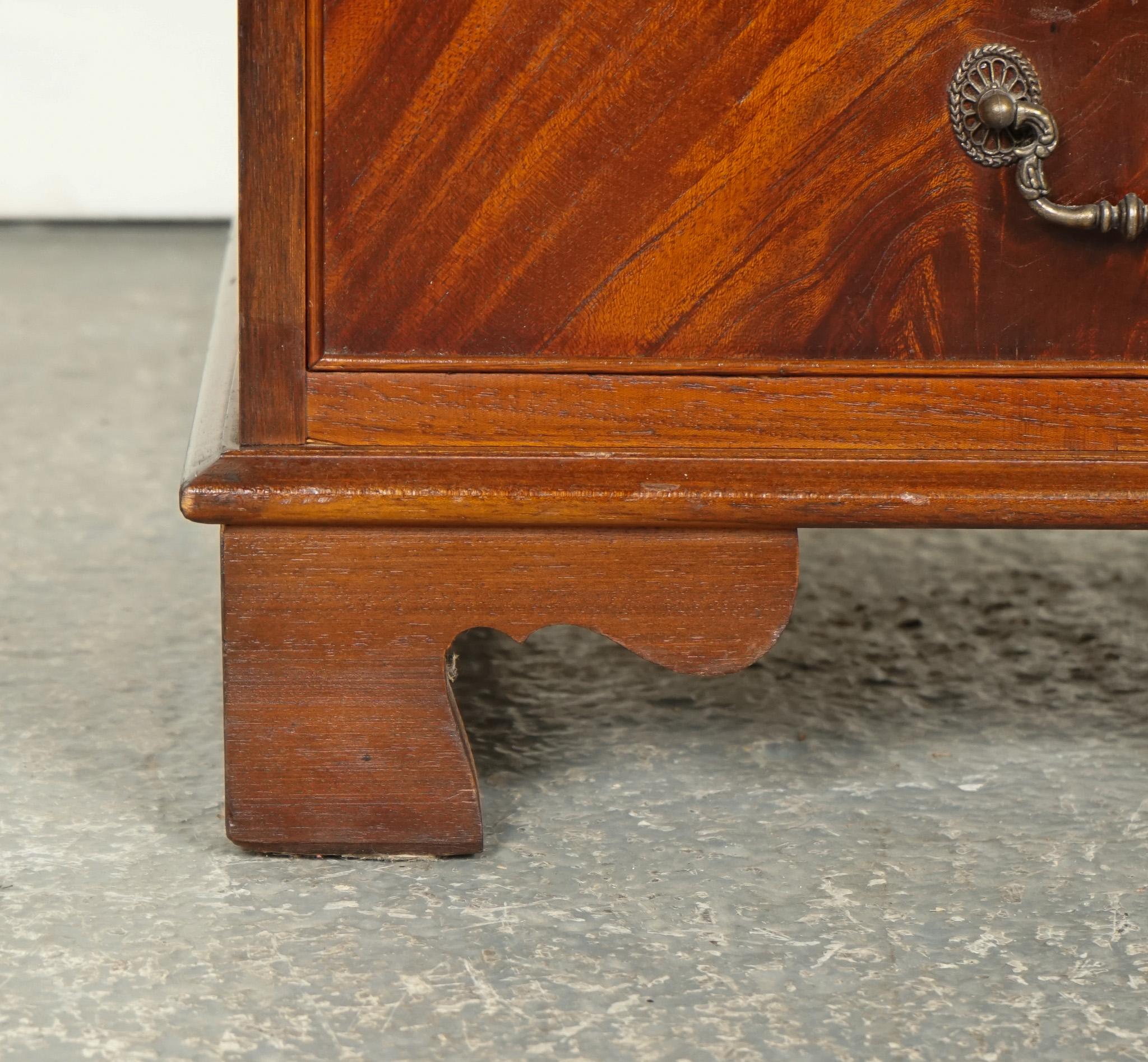 Legno massiccio TALLBOY D'EPOCA IN STILE GEORGIANO CON 6 CASSETTI E TANTISSIMO SPAZIO PER LO STOCCAGGIO in vendita
