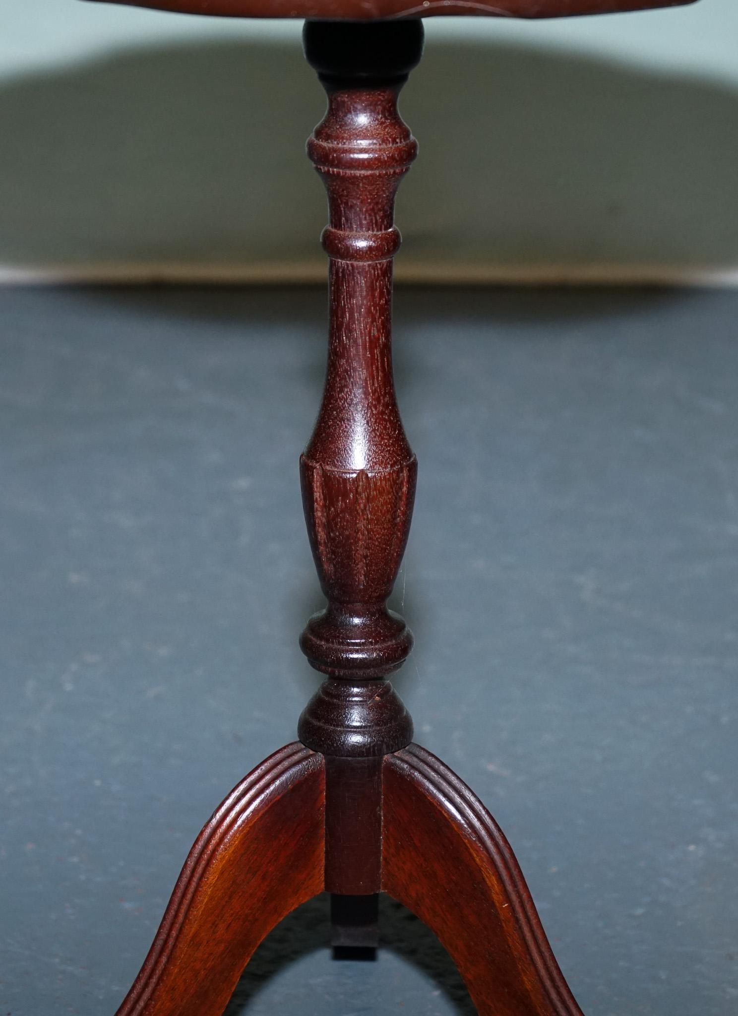Hand-Crafted VINTAGE GEORGIAN STYLE TRIPOD WINE TABLE WITH SCALLOPED EDGE & LEATHER iNSET TOP For Sale