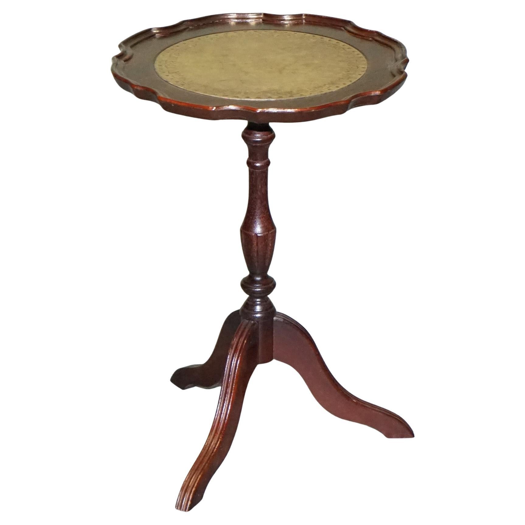 VINTAGE GEORGIAN STYLE TRIPOD WINE TABLE WITH SCALLOPED EDGE & LEATHER iNSET TOP For Sale