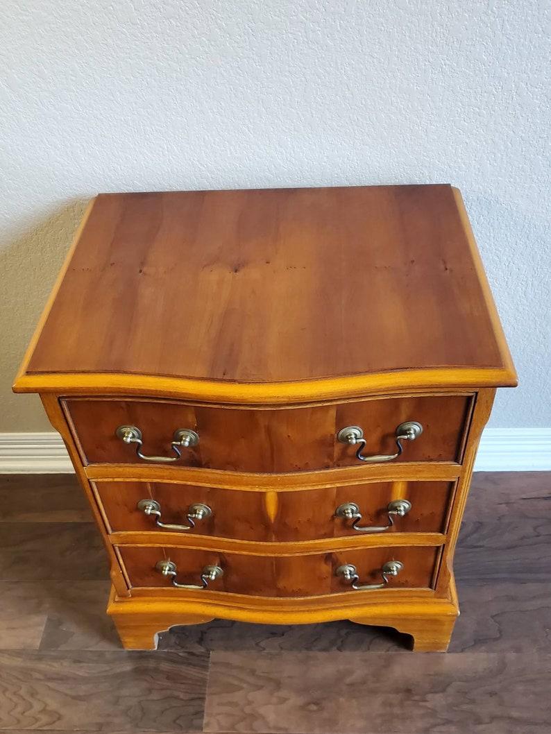 20th Century Vintage Georgian Style Yew Wood Bedside Chest For Sale